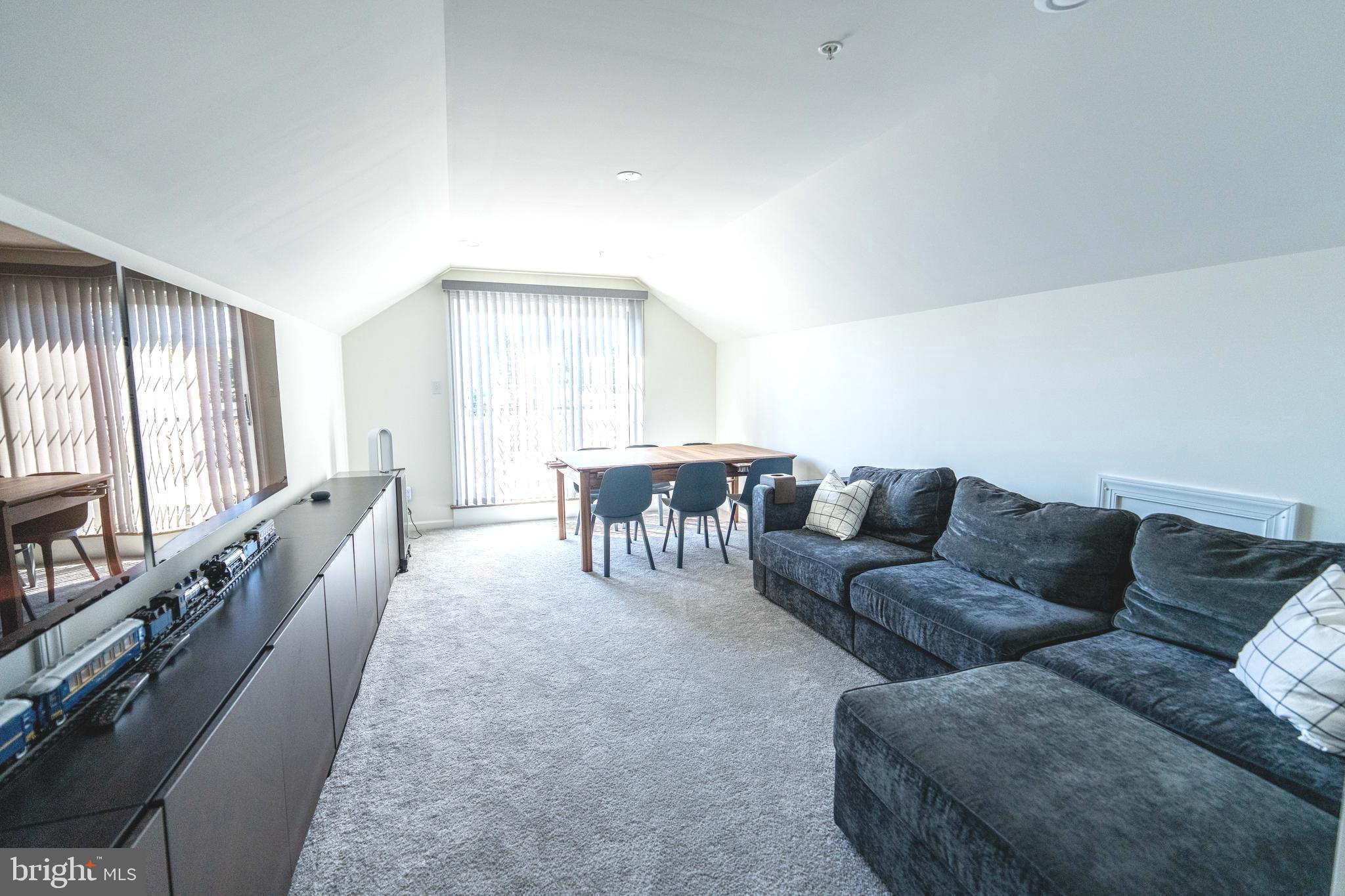 MEDIA WALK - Residential