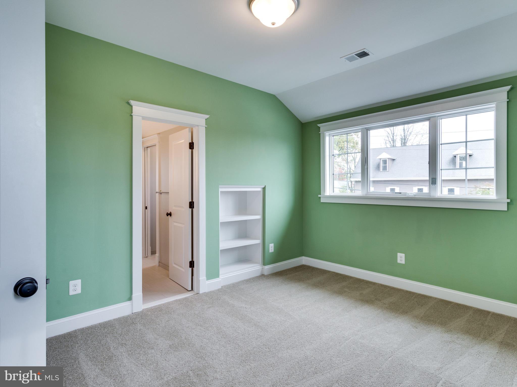 THE WILLIAMSBURG - Residential