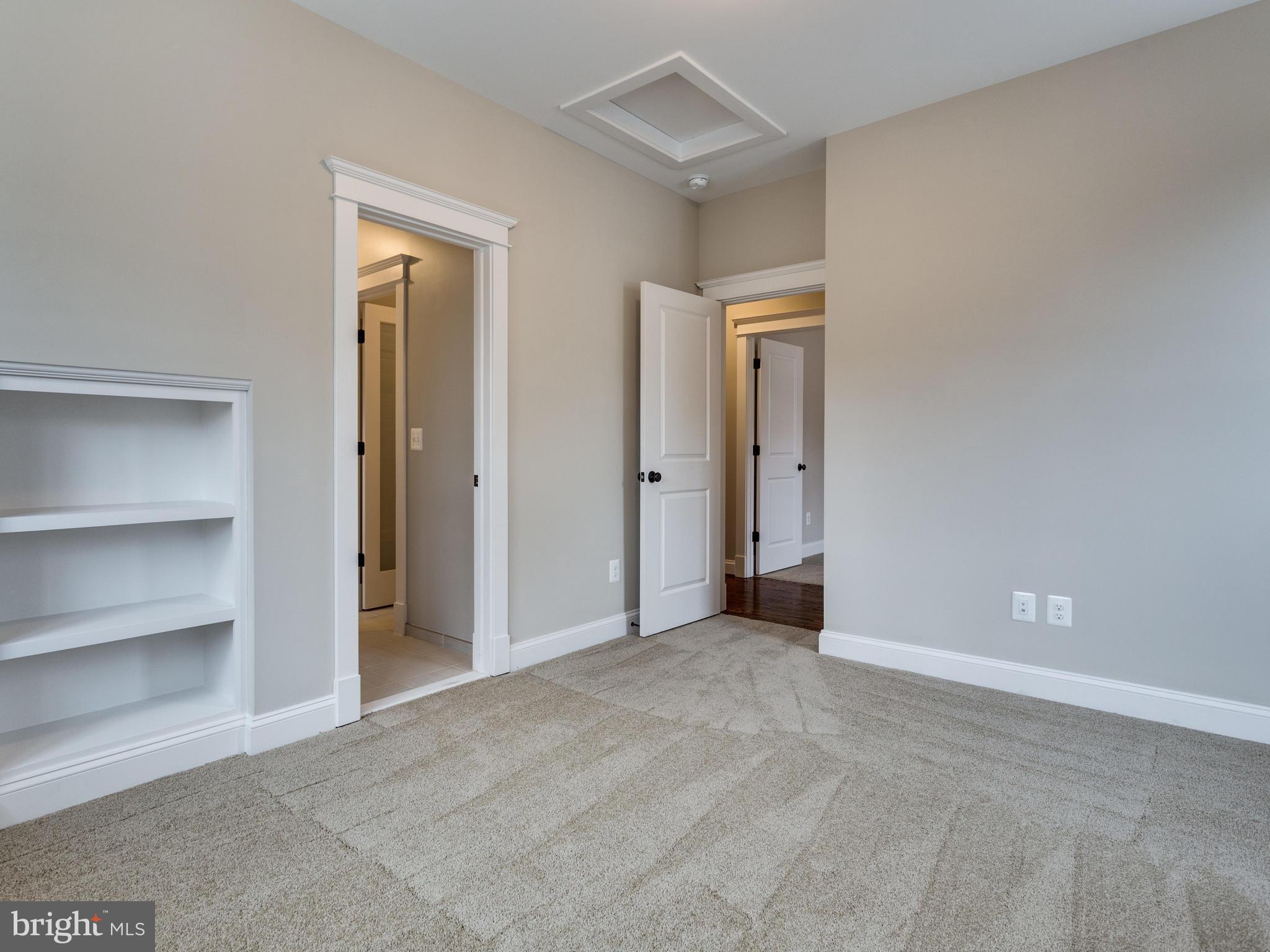 THE WILLIAMSBURG - Residential