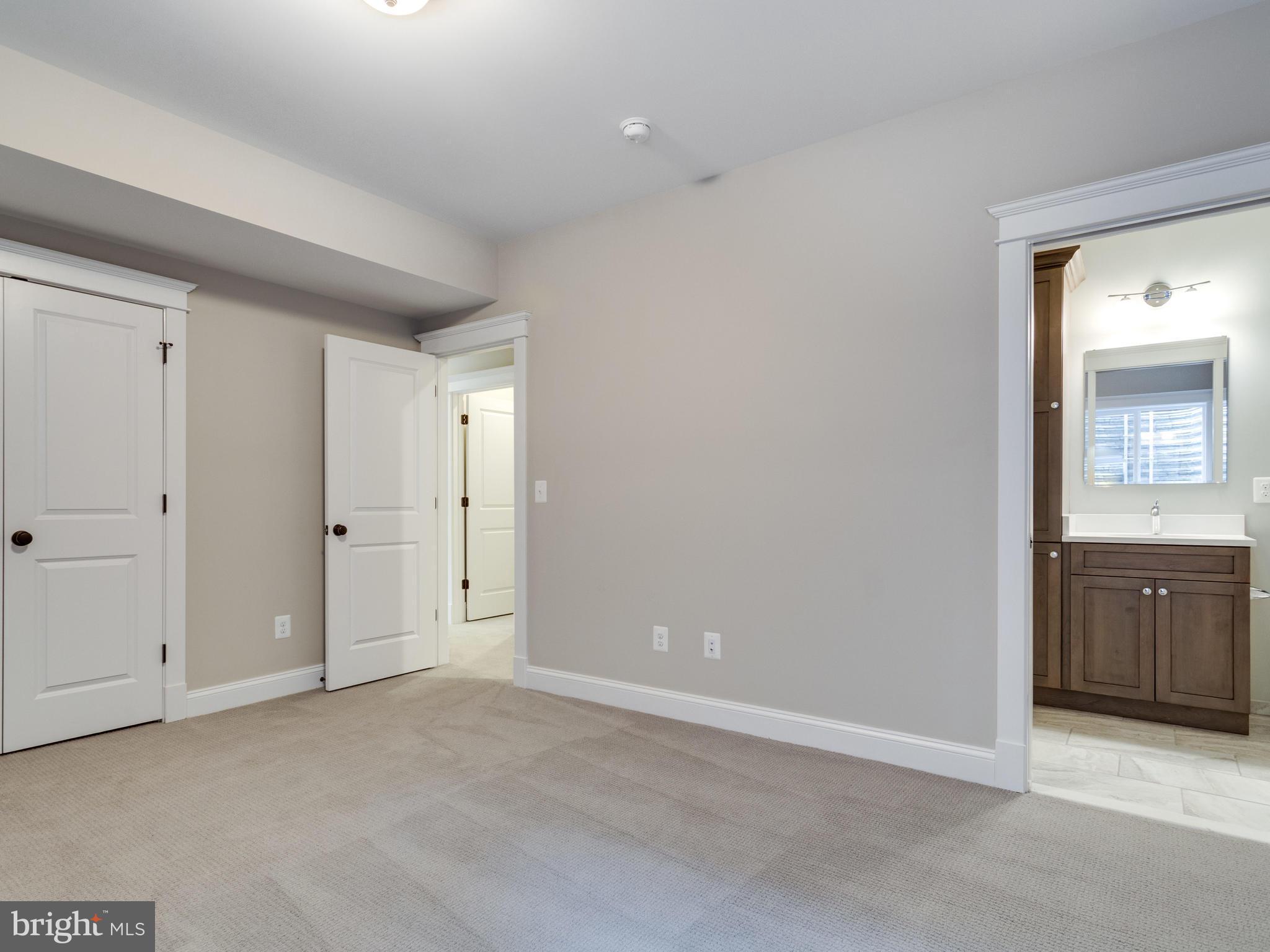 THE WILLIAMSBURG - Residential