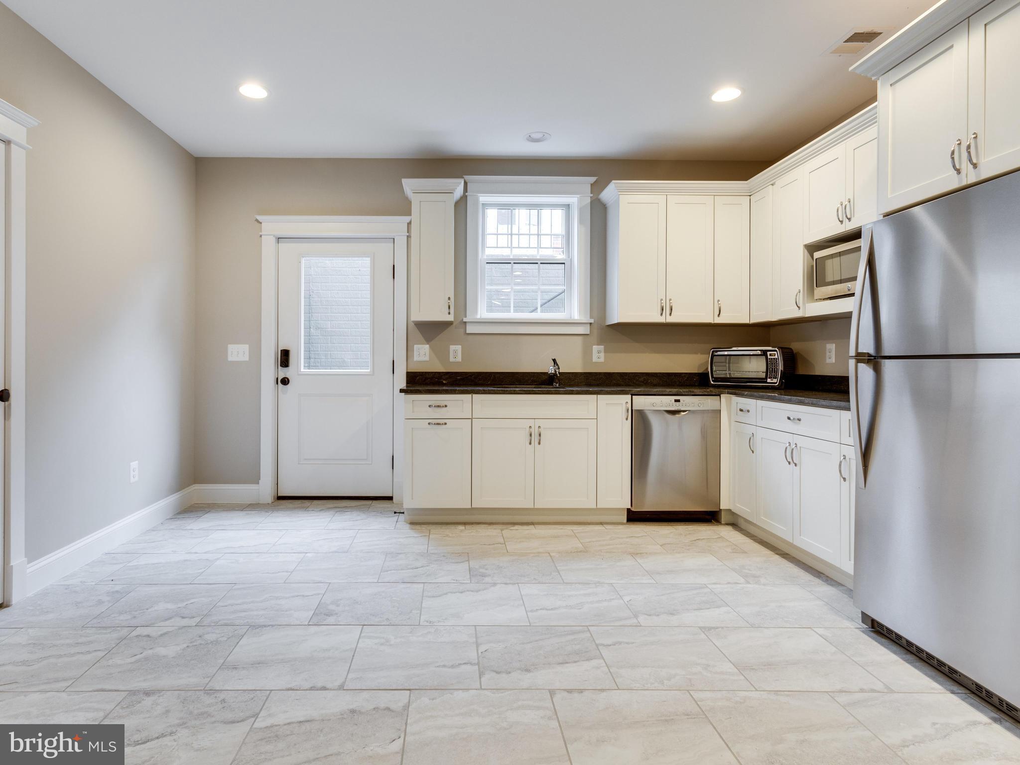 THE WILLIAMSBURG - Residential