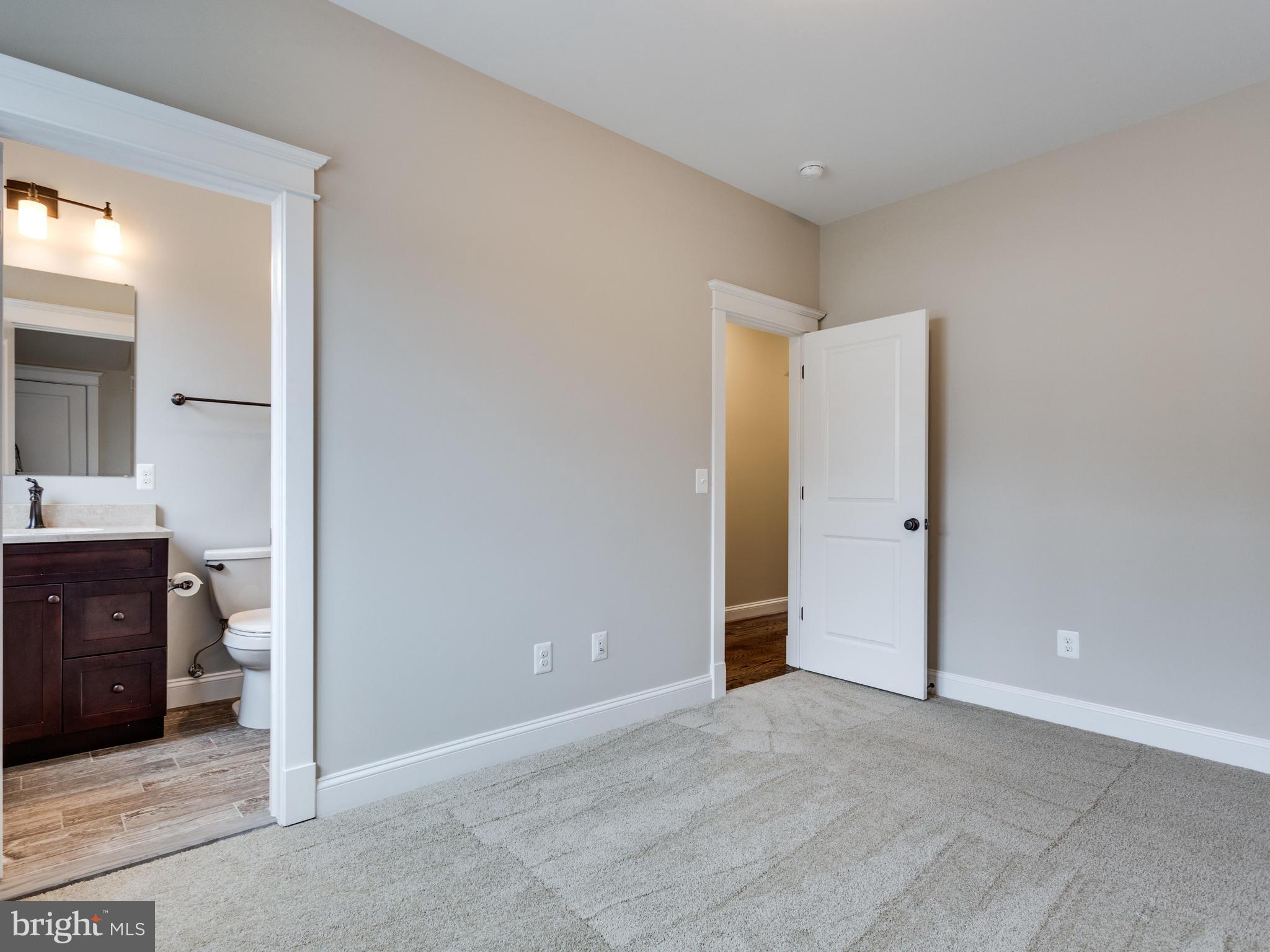 THE WILLIAMSBURG - Residential