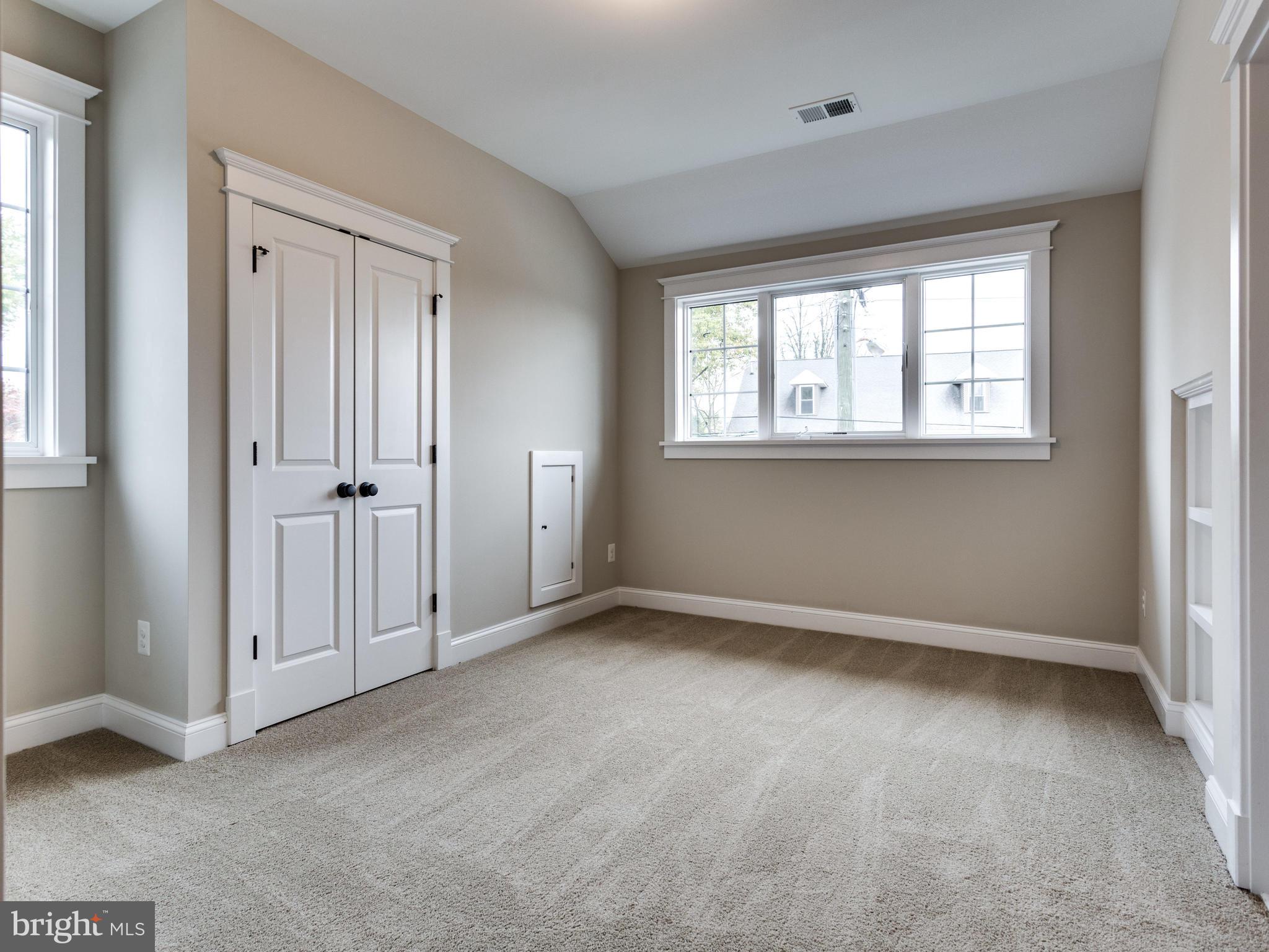 THE WILLIAMSBURG - Residential