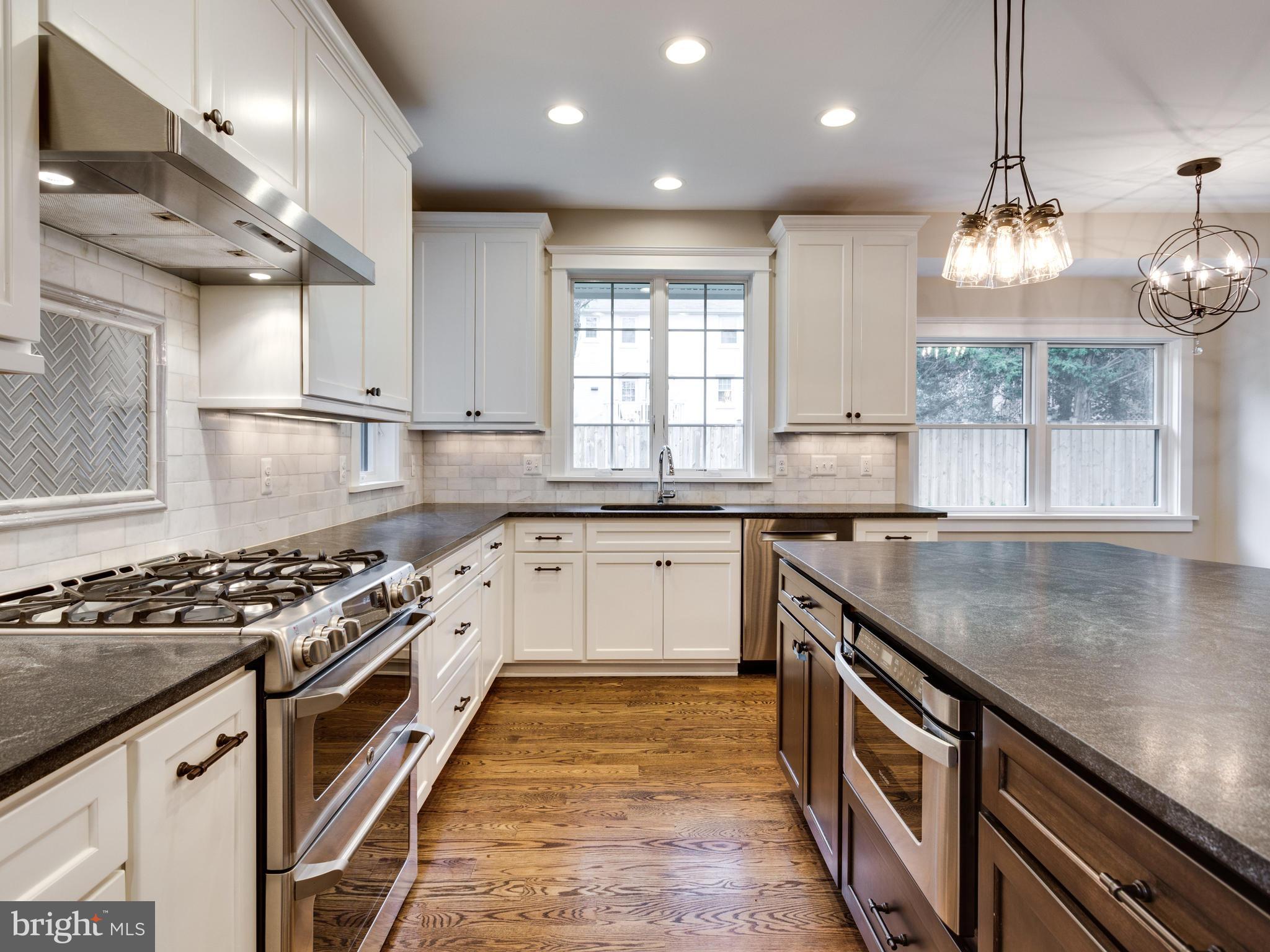 THE WILLIAMSBURG - Residential