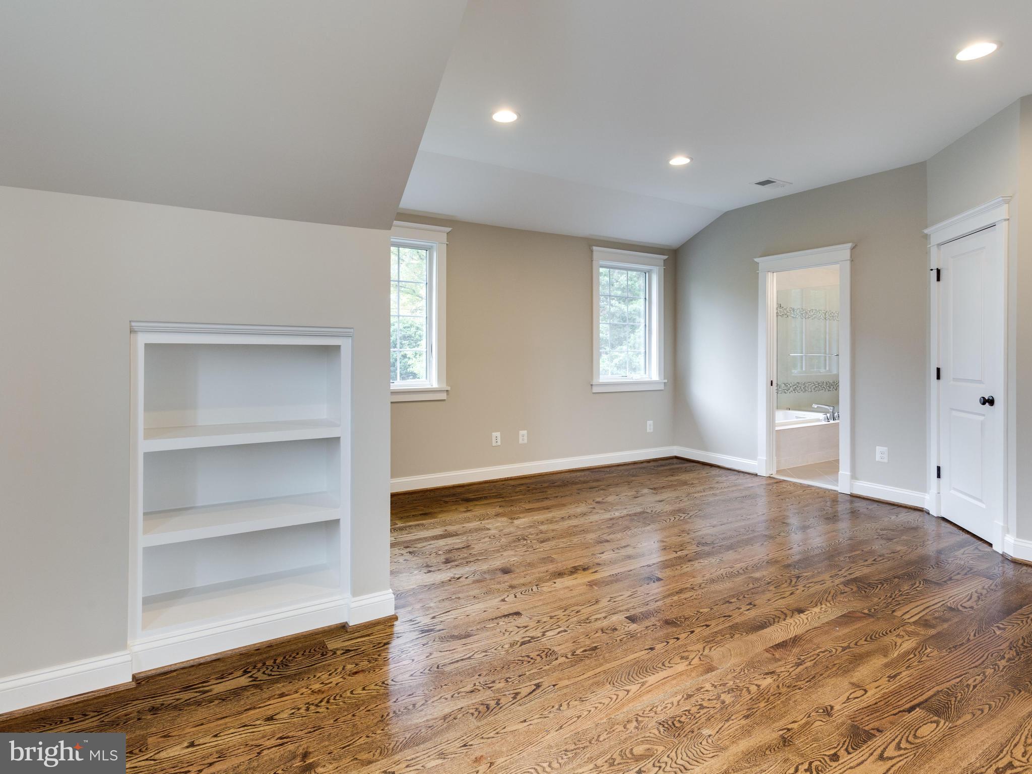 THE WILLIAMSBURG - Residential