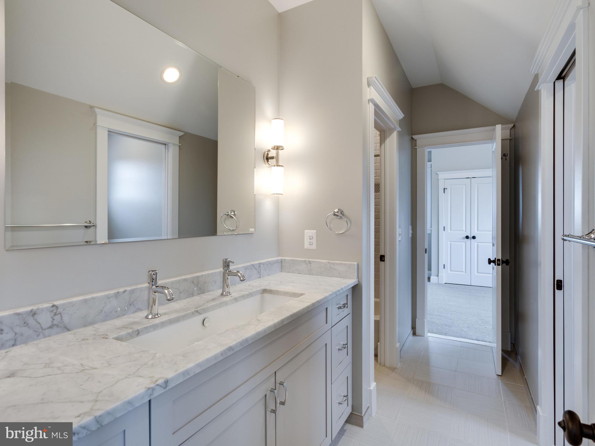 THE WILLIAMSBURG - Residential