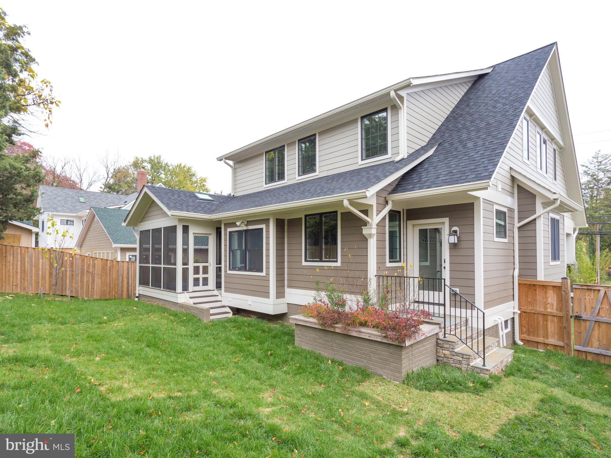 THE WILLIAMSBURG - Residential