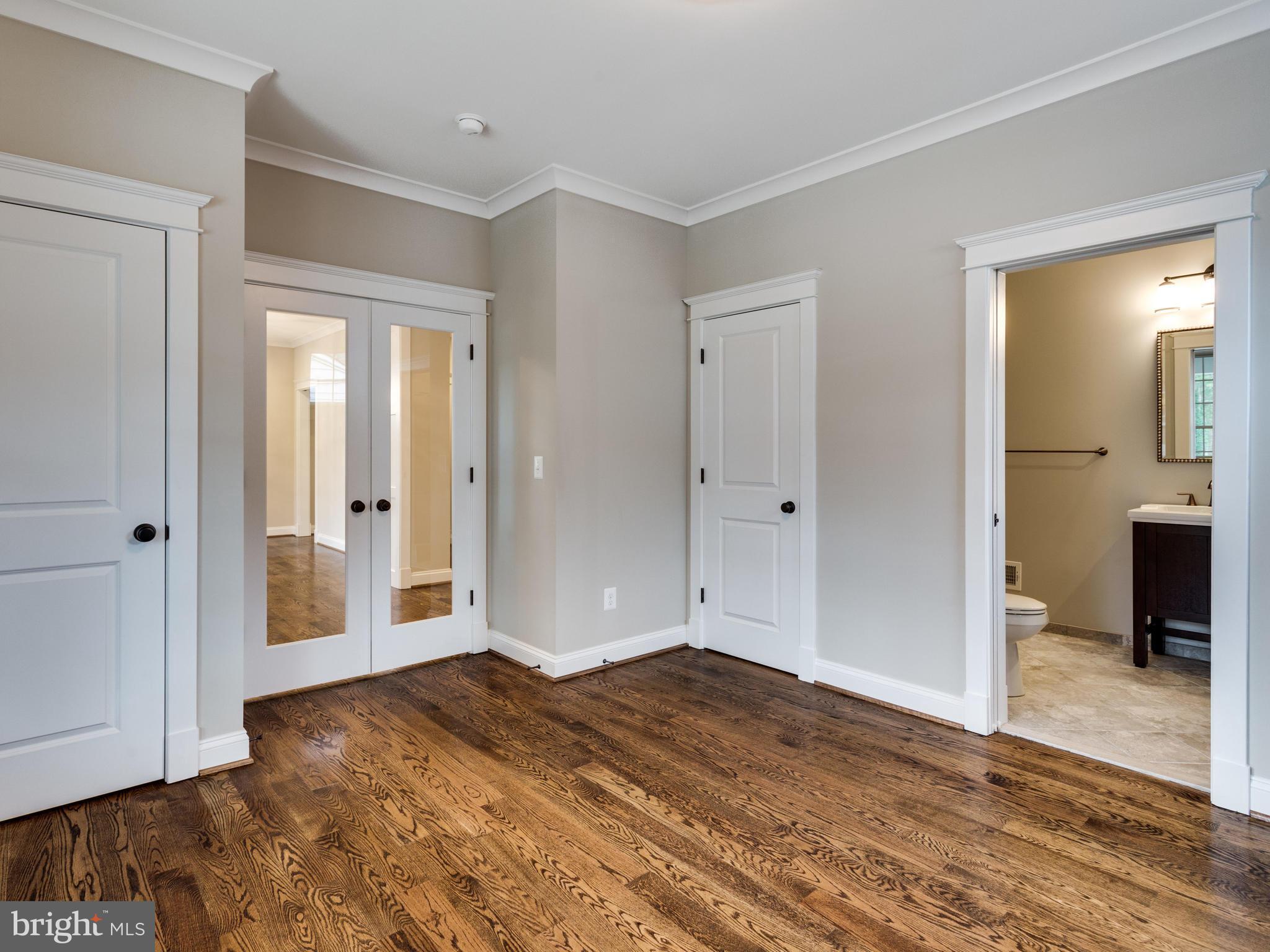 THE WILLIAMSBURG - Residential