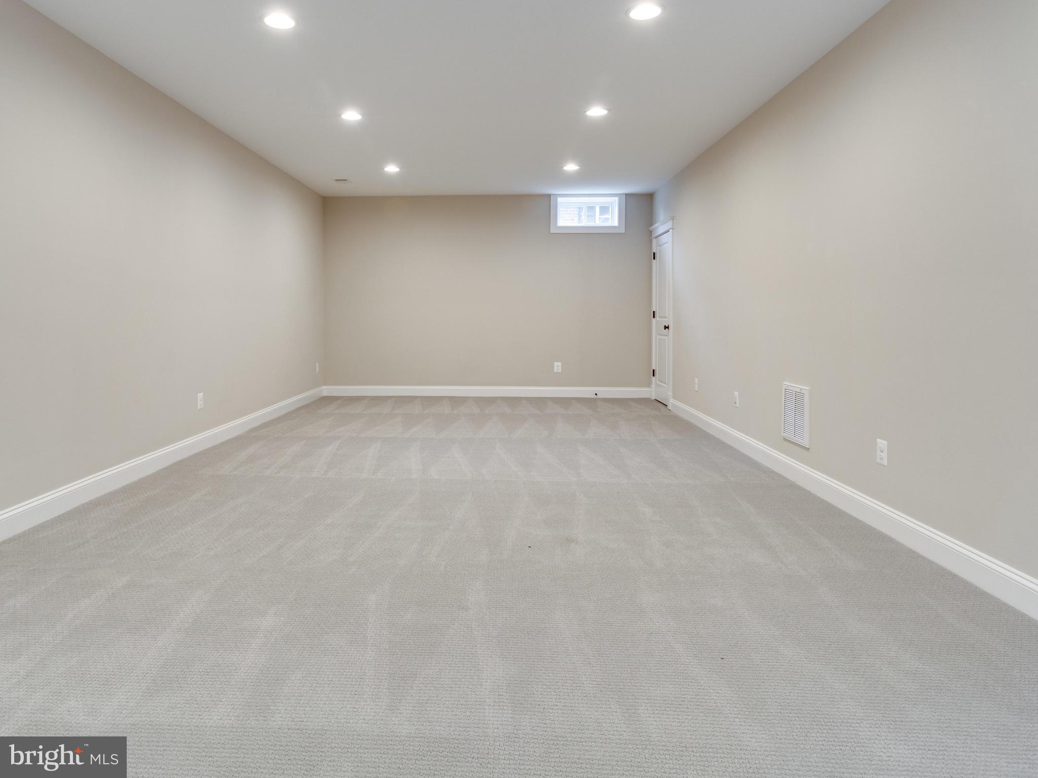 THE WILLIAMSBURG - Residential