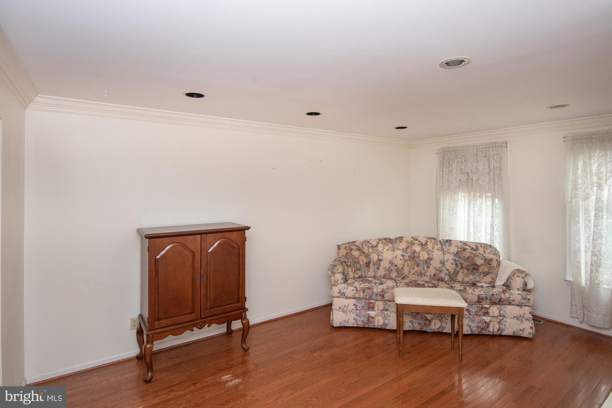 3920 SENECA COURT