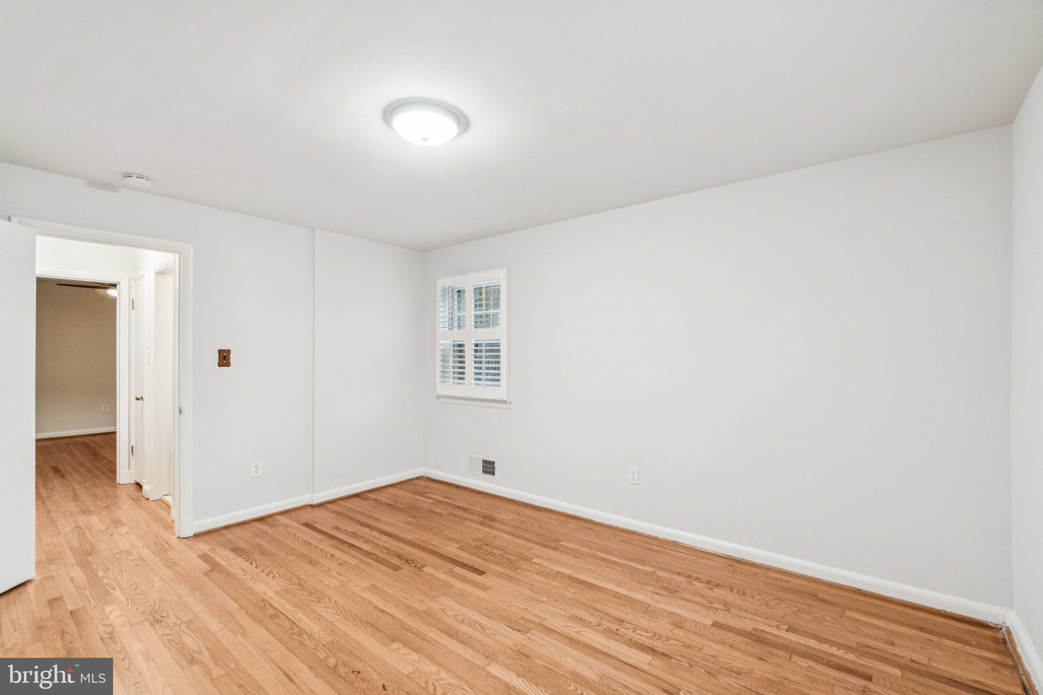 GOLF CLUB MANOR - Residential Lease