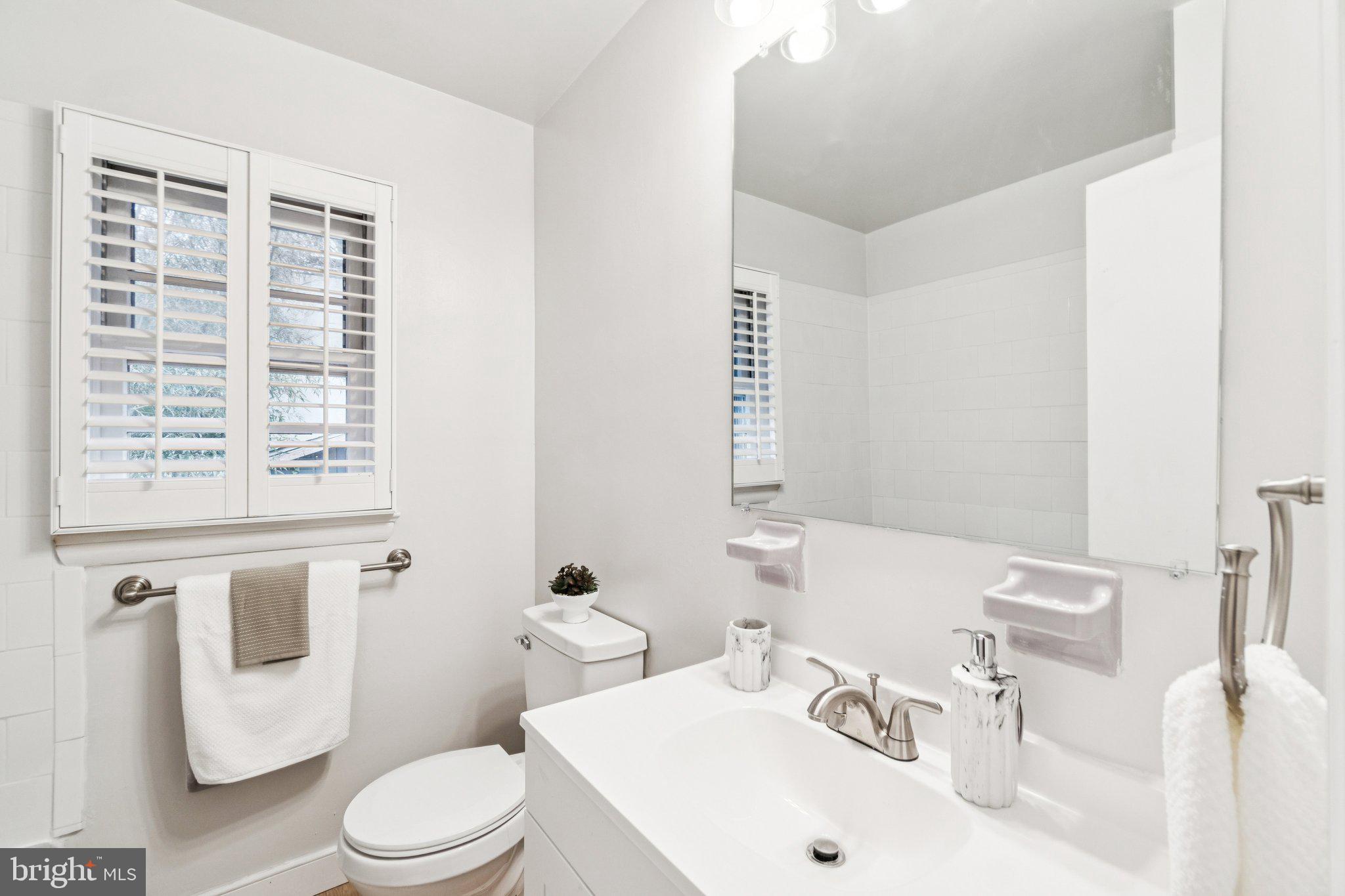 GOLF CLUB MANOR - Residential Lease