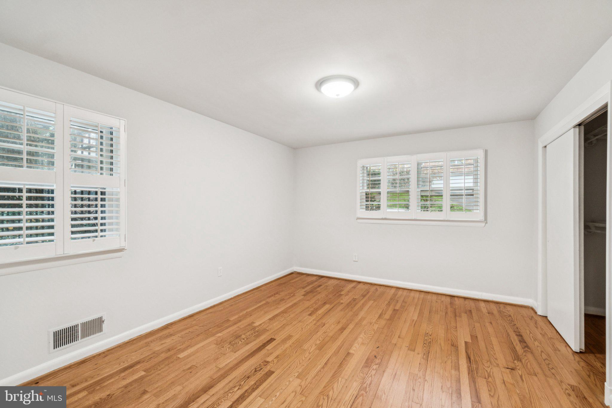 GOLF CLUB MANOR - Residential Lease