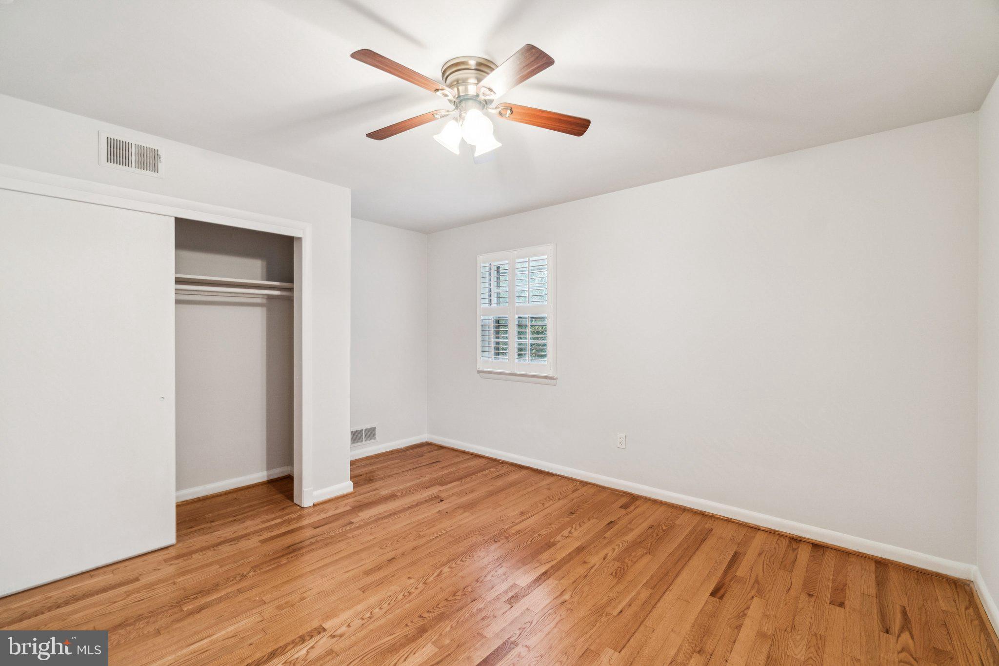 GOLF CLUB MANOR - Residential Lease