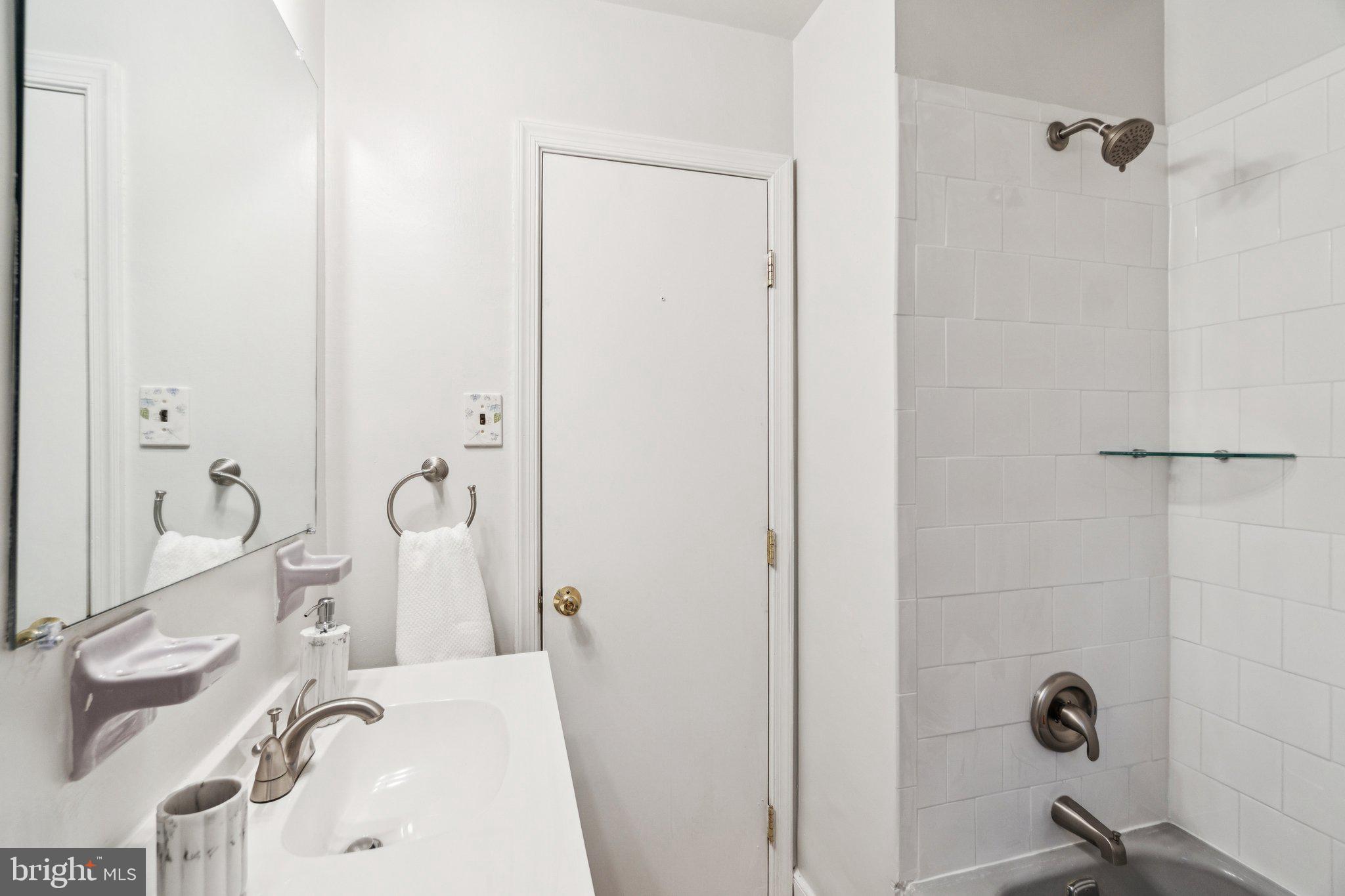 GOLF CLUB MANOR - Residential Lease