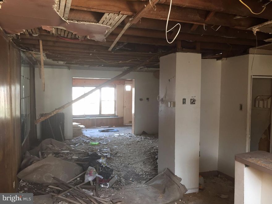 Great investment opportunity.  A handy man's special!  All this place needs is plenty of TLC.  Located in a good rental area right near Paschall Playground, Phila International Airport, Simeone Automotive Museum and the airport auto mall.  Open up the front door to a large foyer area with plenty of natural light.  Walk through into a wide living room leading to a kitchen/dining room area.  2nd floor features 3 beds and one bathroom.