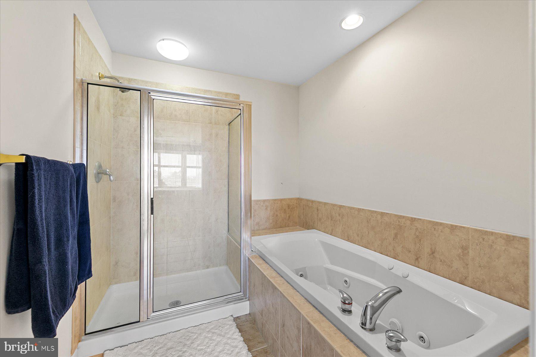 BAYVILLE SHORES - Residential