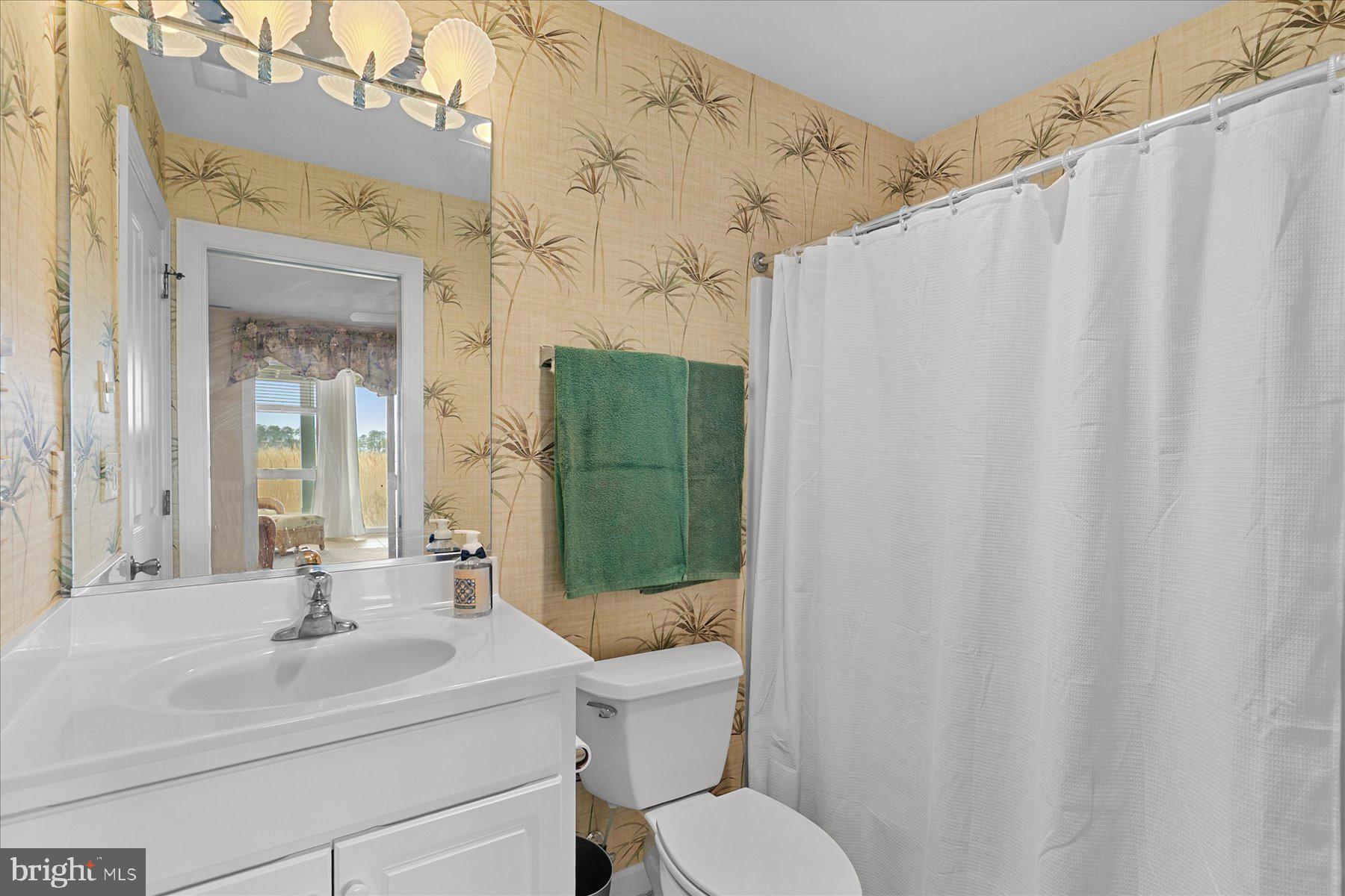 BAYVILLE SHORES - Residential