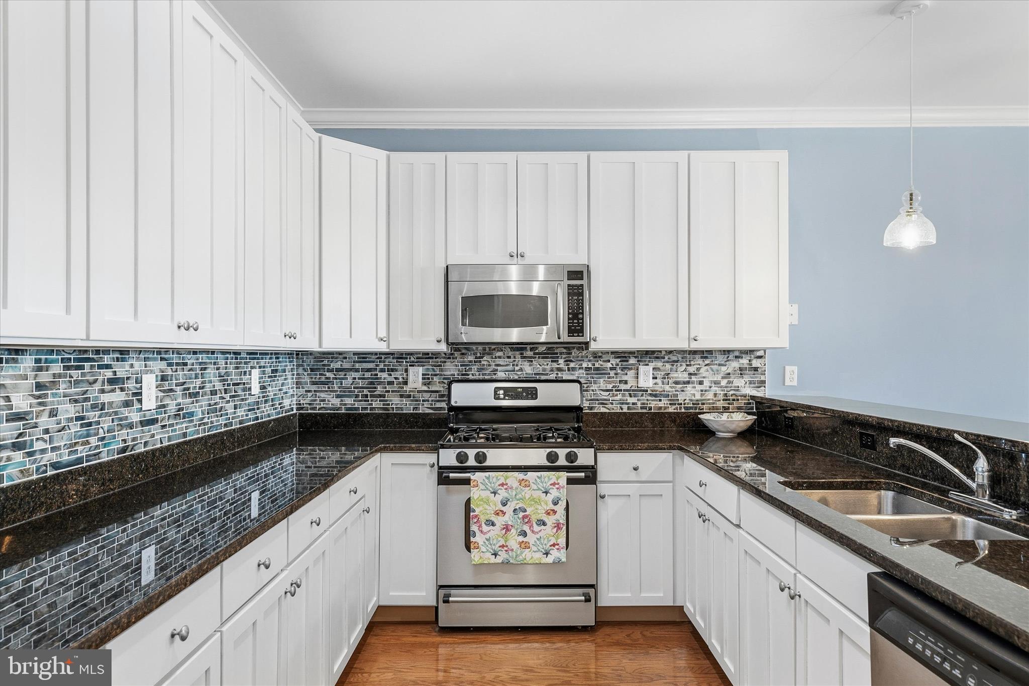 BAYVILLE SHORES - Residential