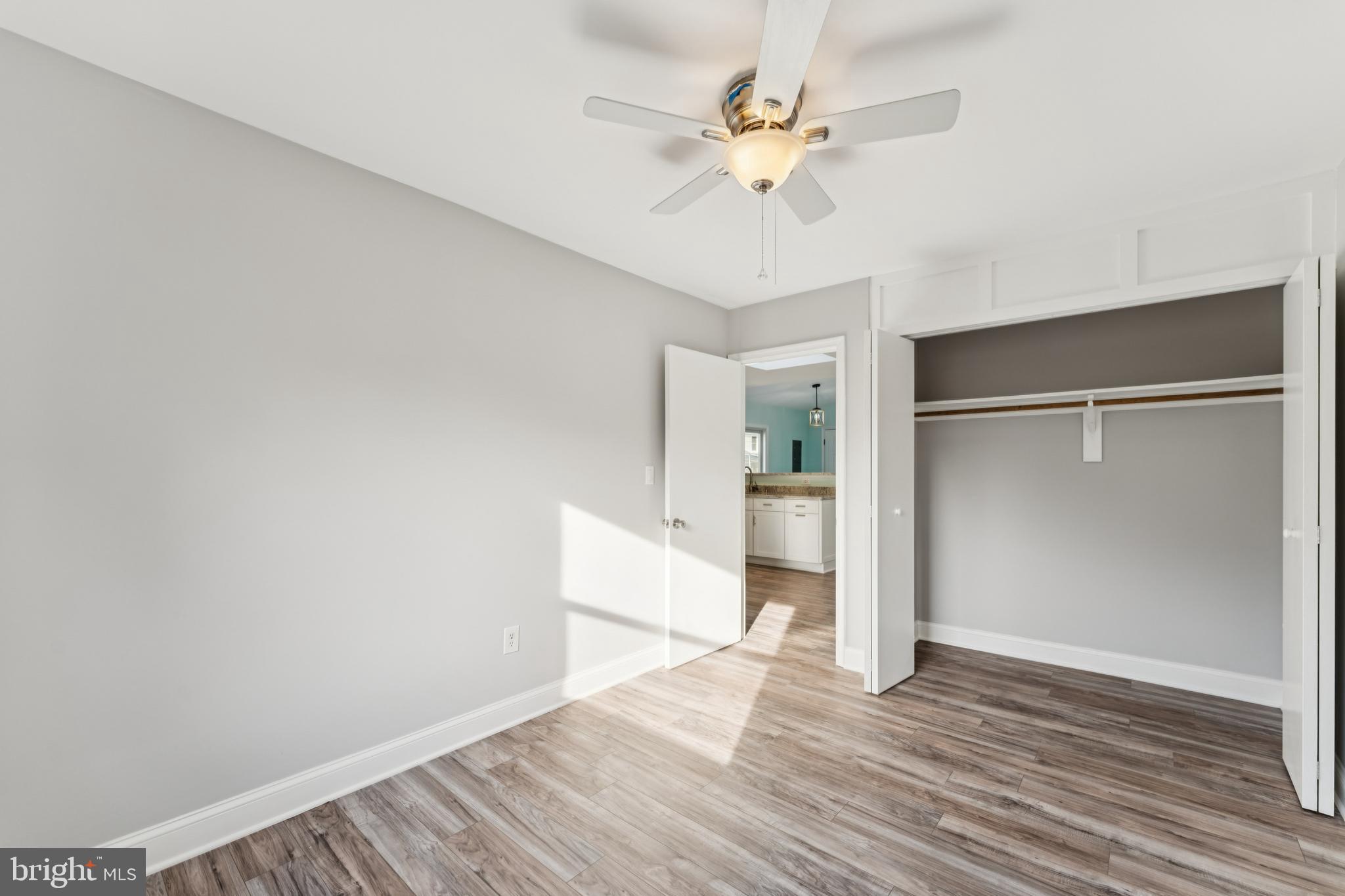 WOODLAND BEACH - Residential