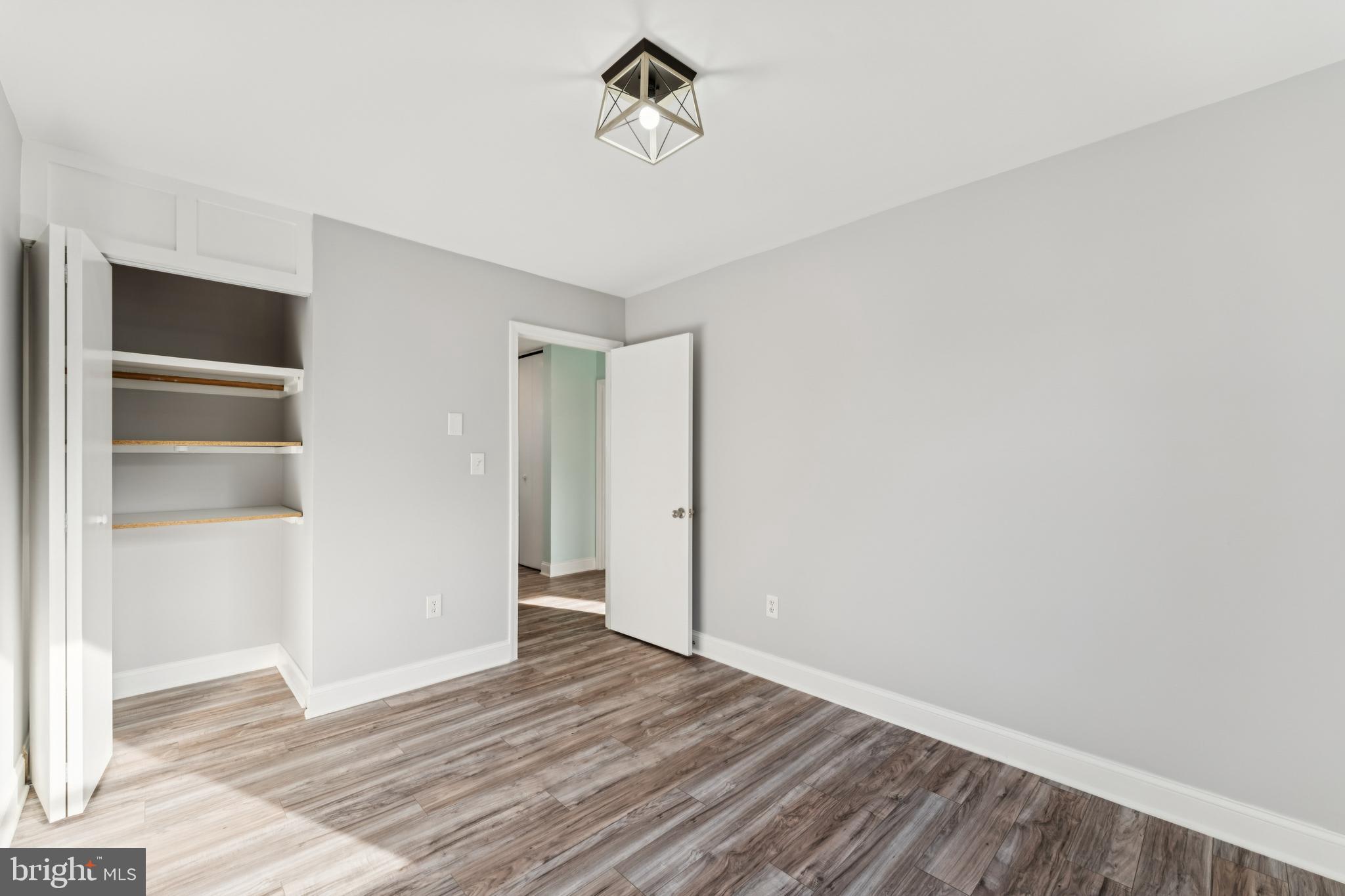 WOODLAND BEACH - Residential