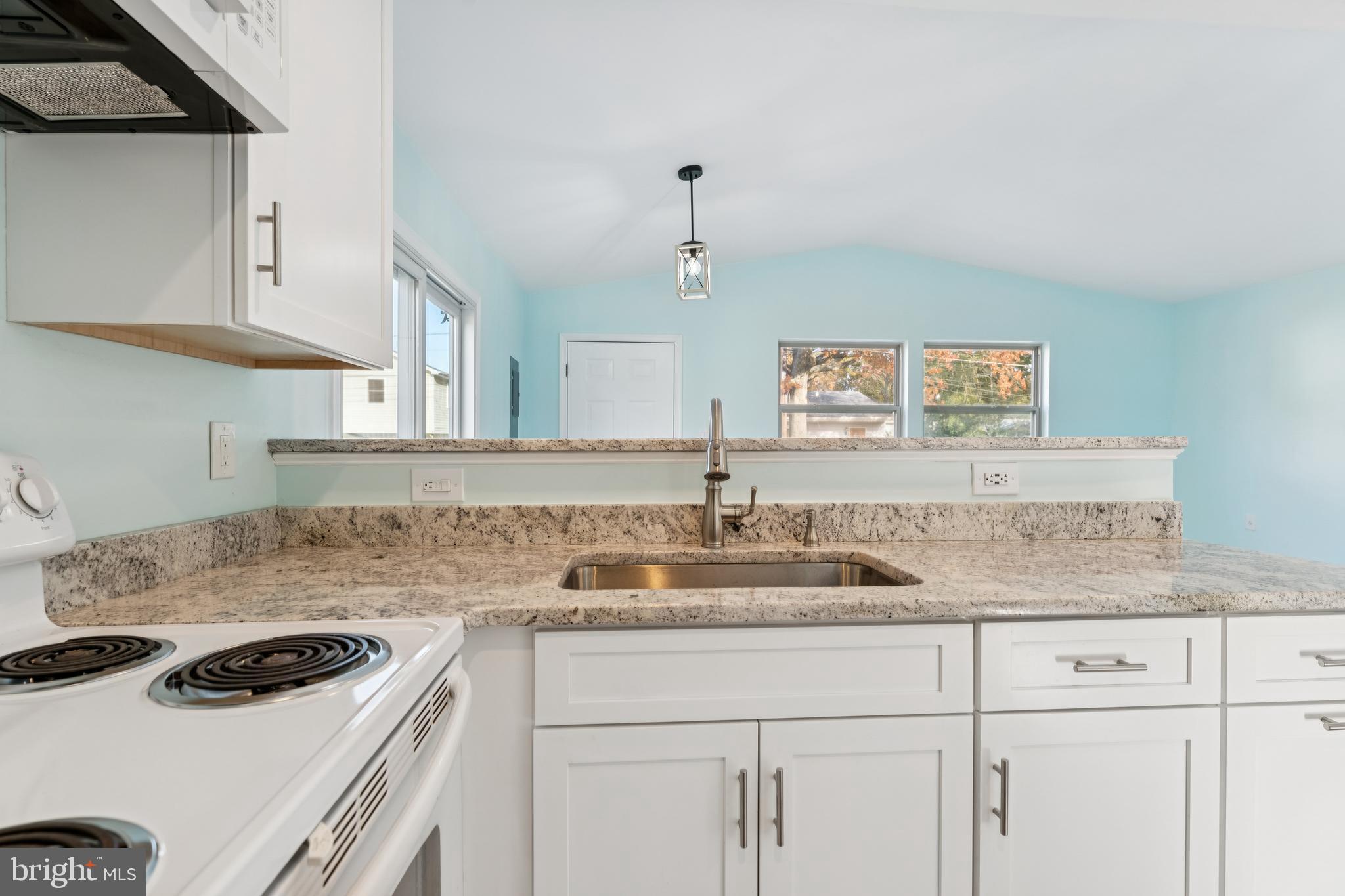 WOODLAND BEACH - Residential