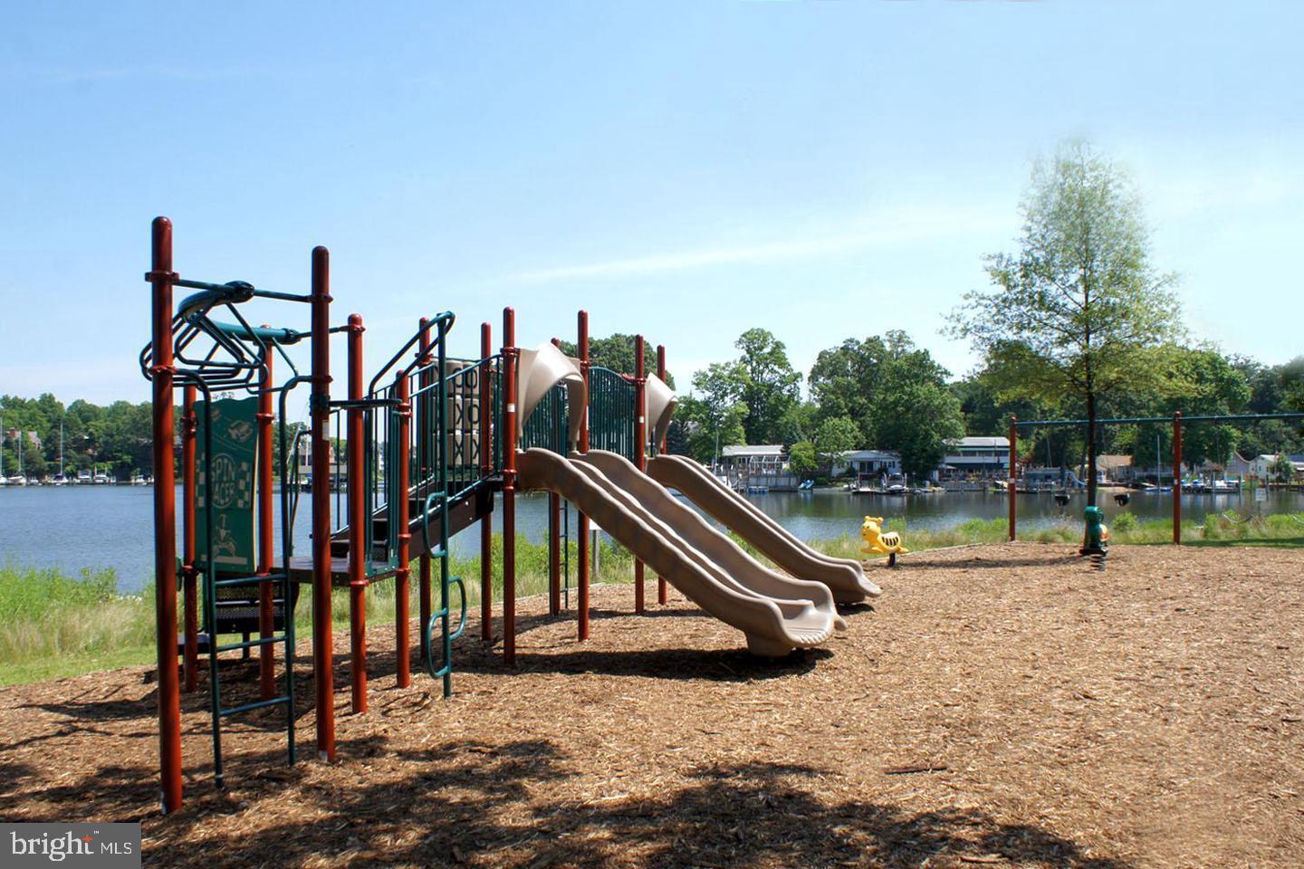 WOODLAND BEACH - Residential