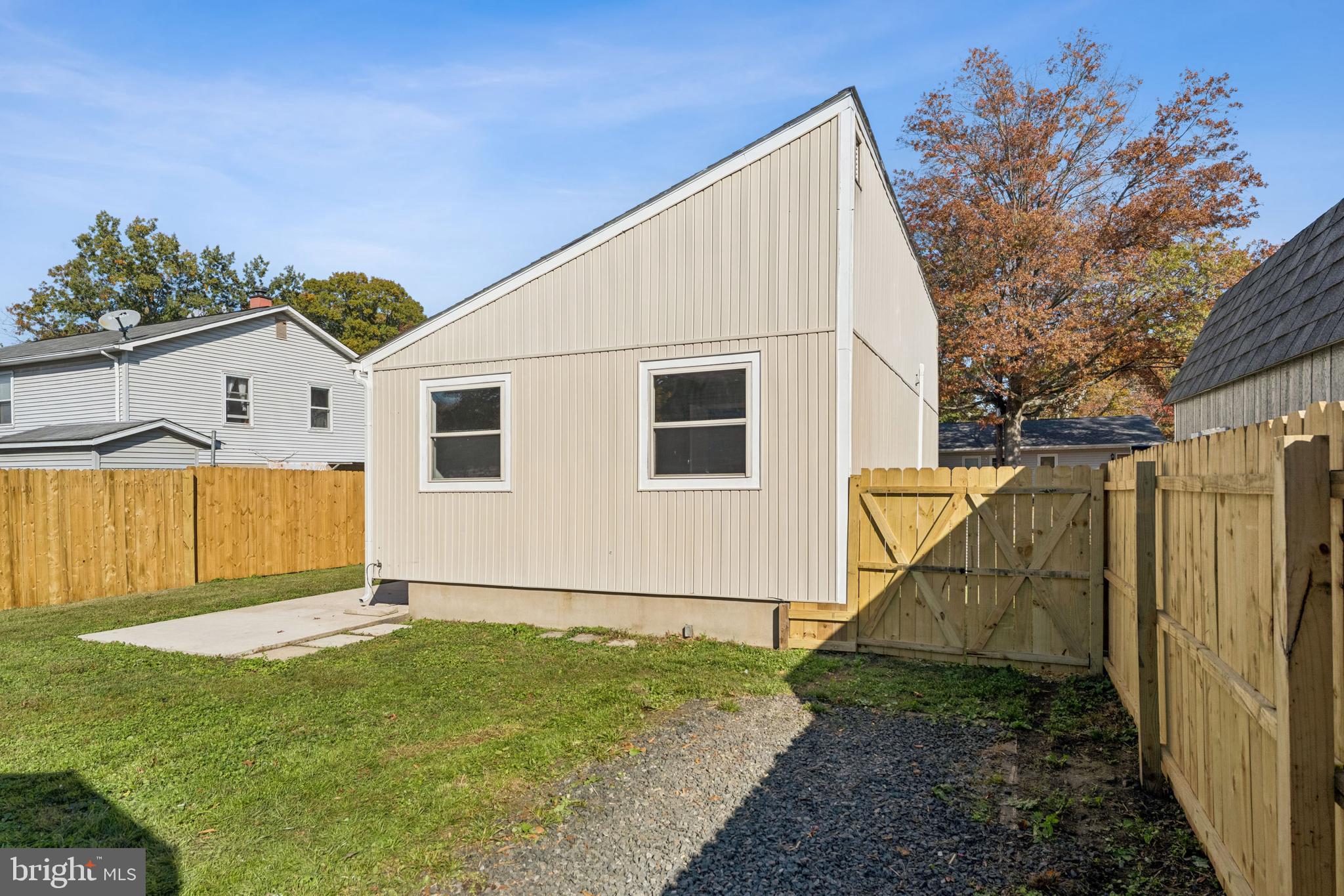 WOODLAND BEACH - Residential