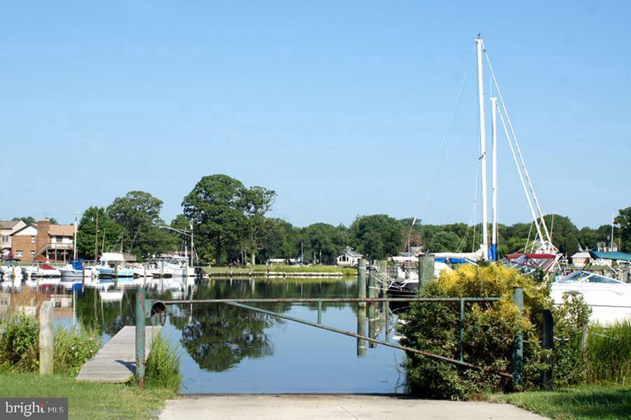 WOODLAND BEACH - Residential