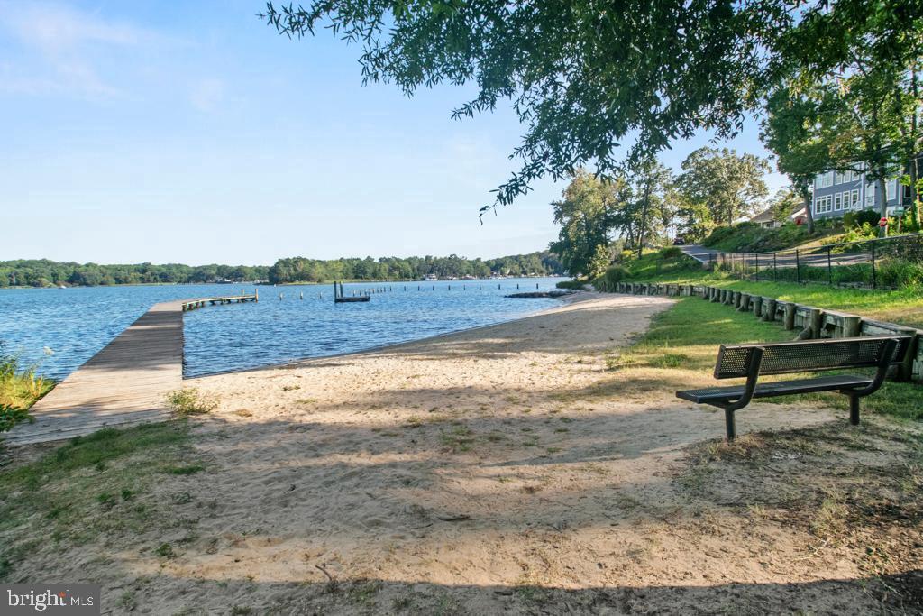 WOODLAND BEACH - Residential