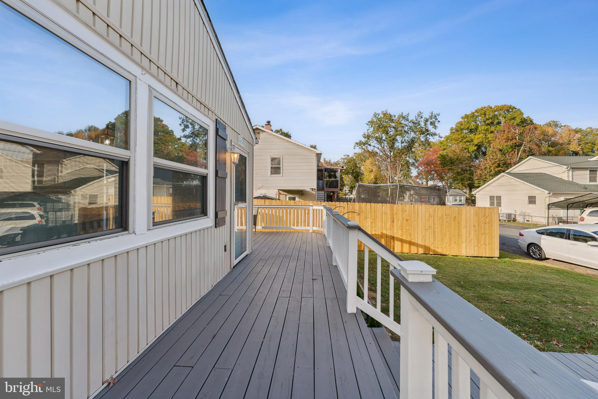 WOODLAND BEACH - Residential