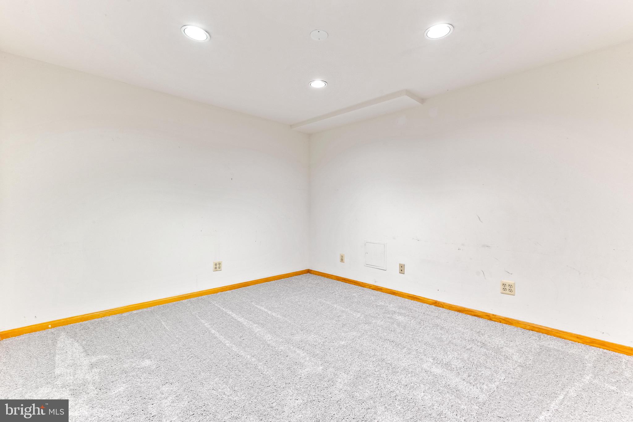 OAK SPRINGS - Residential