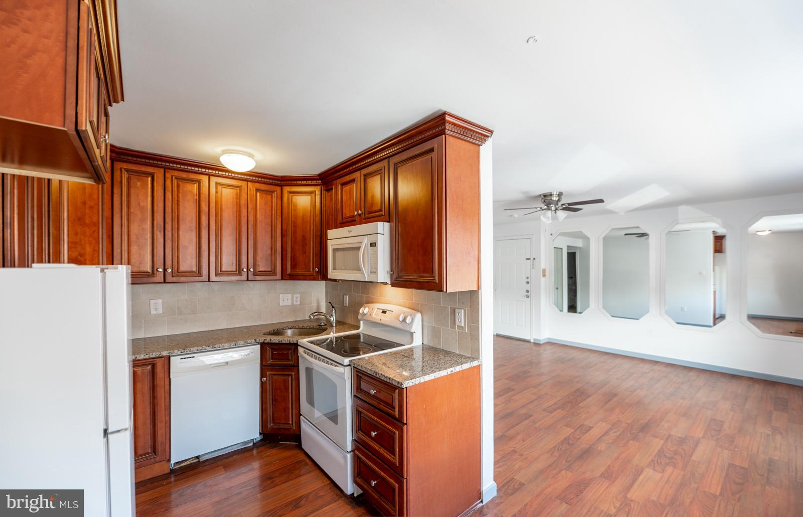 COURT OF HENDERSON - Residential