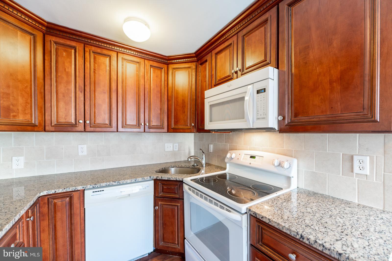 COURT OF HENDERSON - Residential