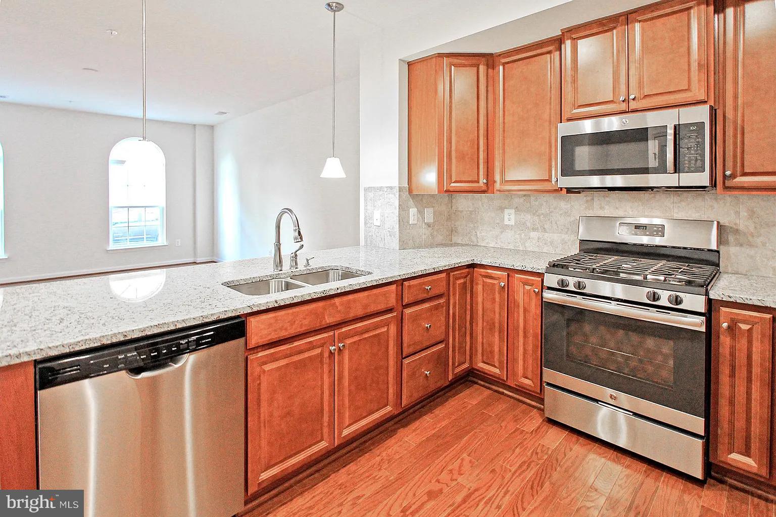 DISCOVERY SQUARE - Residential Lease