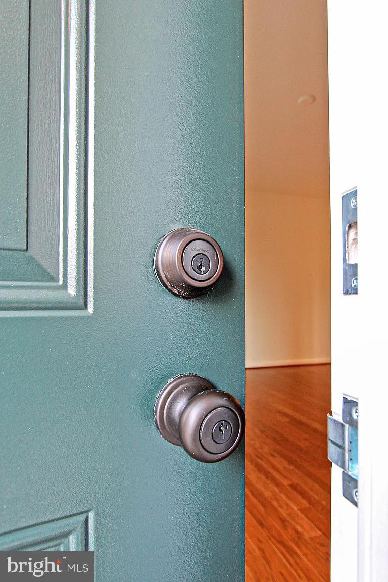 DISCOVERY SQUARE - Residential Lease