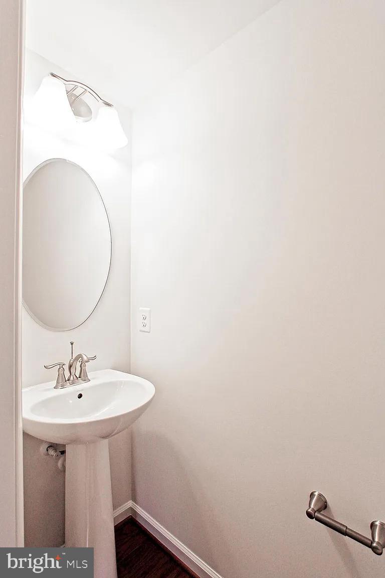 DISCOVERY SQUARE - Residential Lease