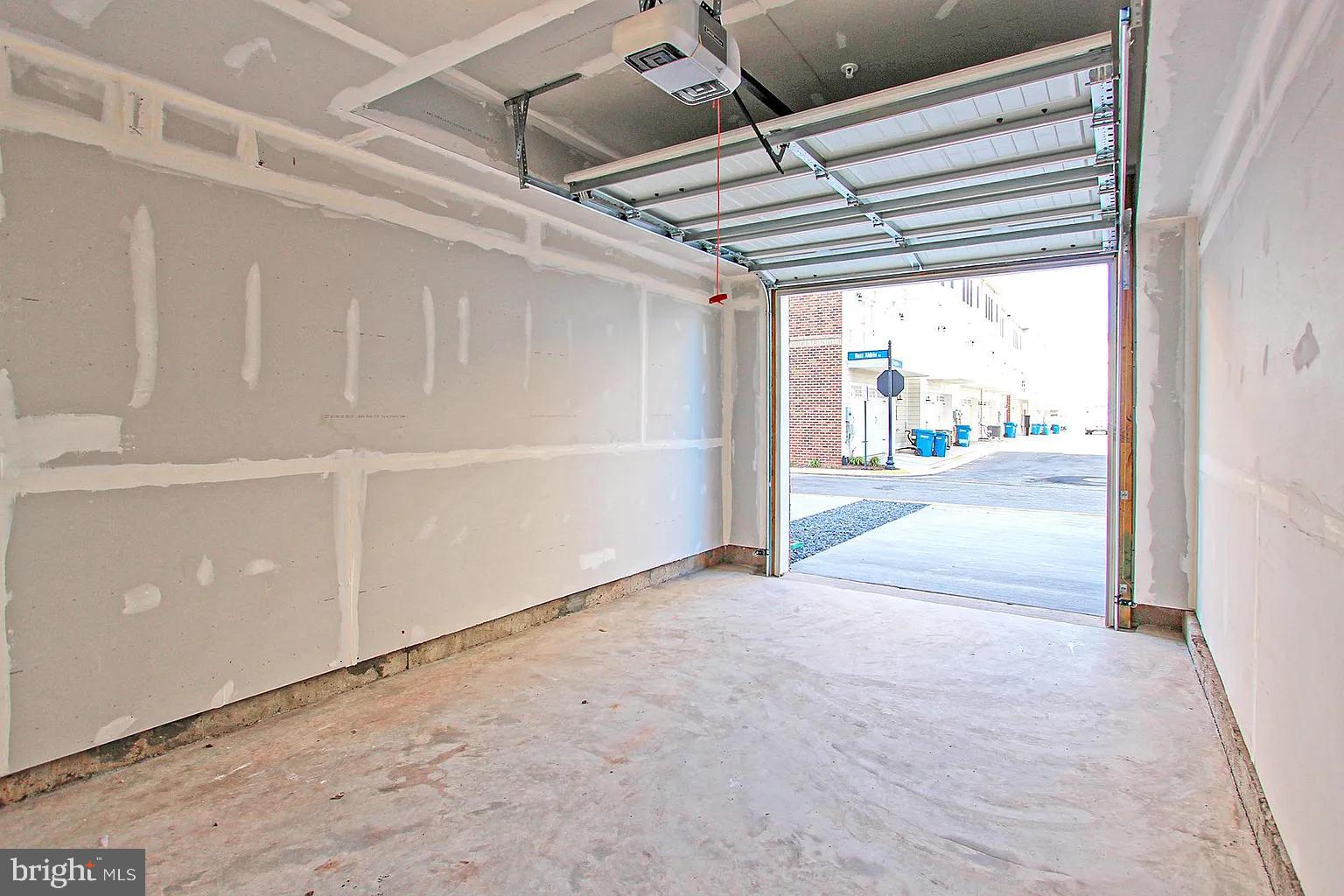 DISCOVERY SQUARE - Residential Lease