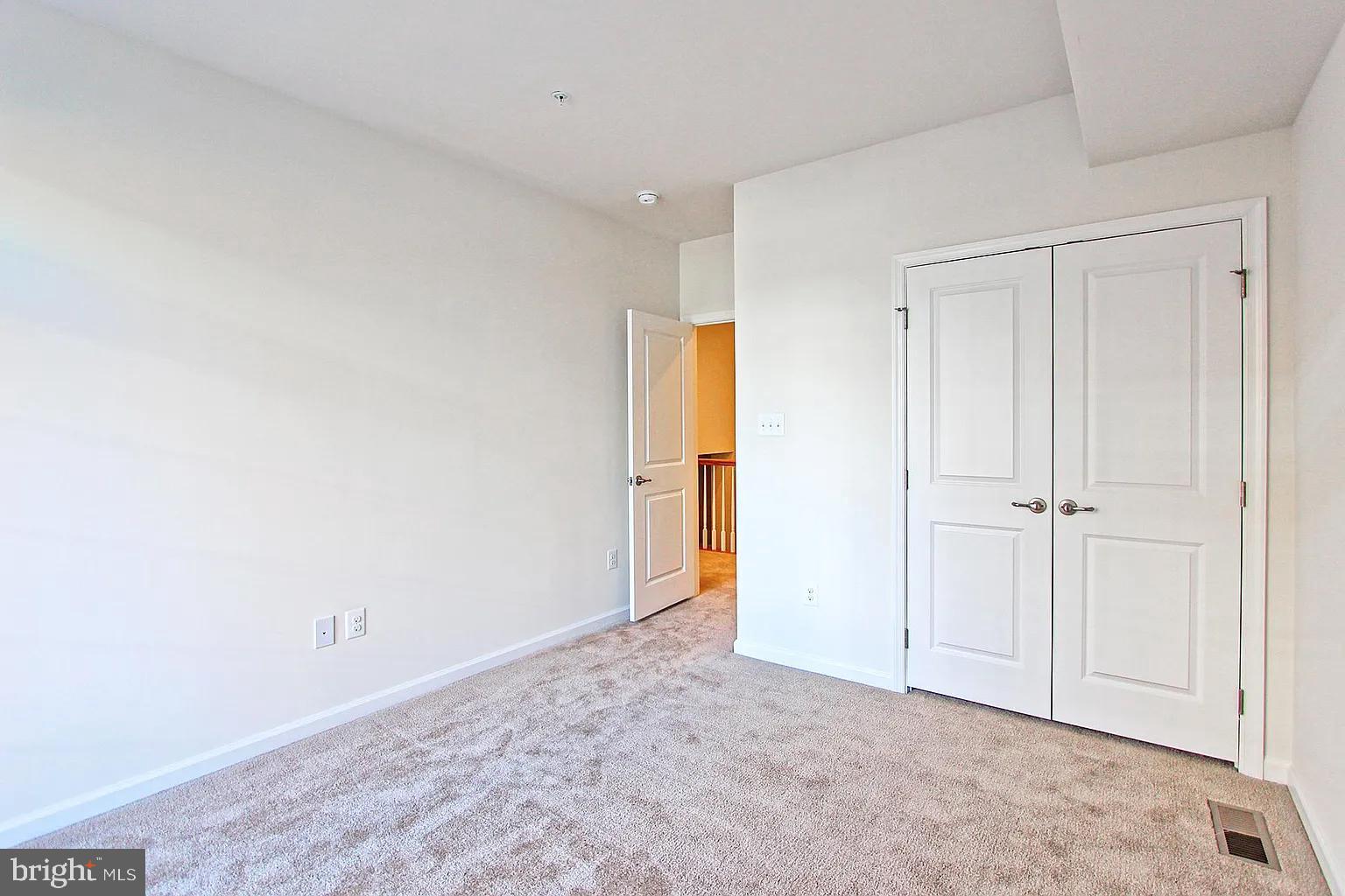 DISCOVERY SQUARE - Residential Lease