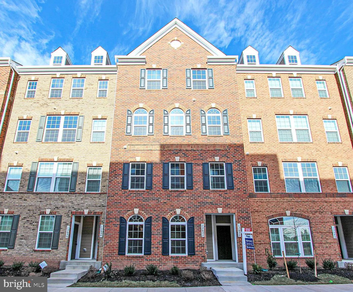 DISCOVERY SQUARE - Residential Lease