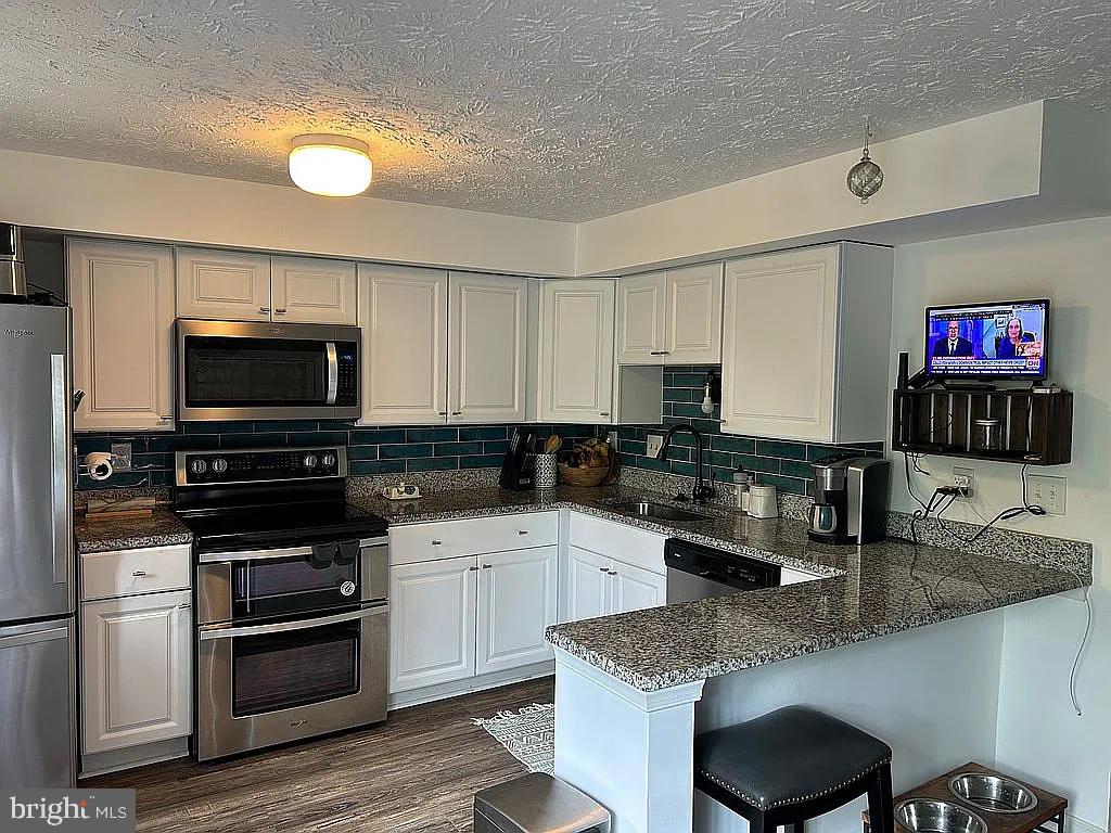 COURTS OF TYSONS - Residential Lease