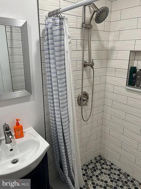 COURTS OF TYSONS - Residential Lease