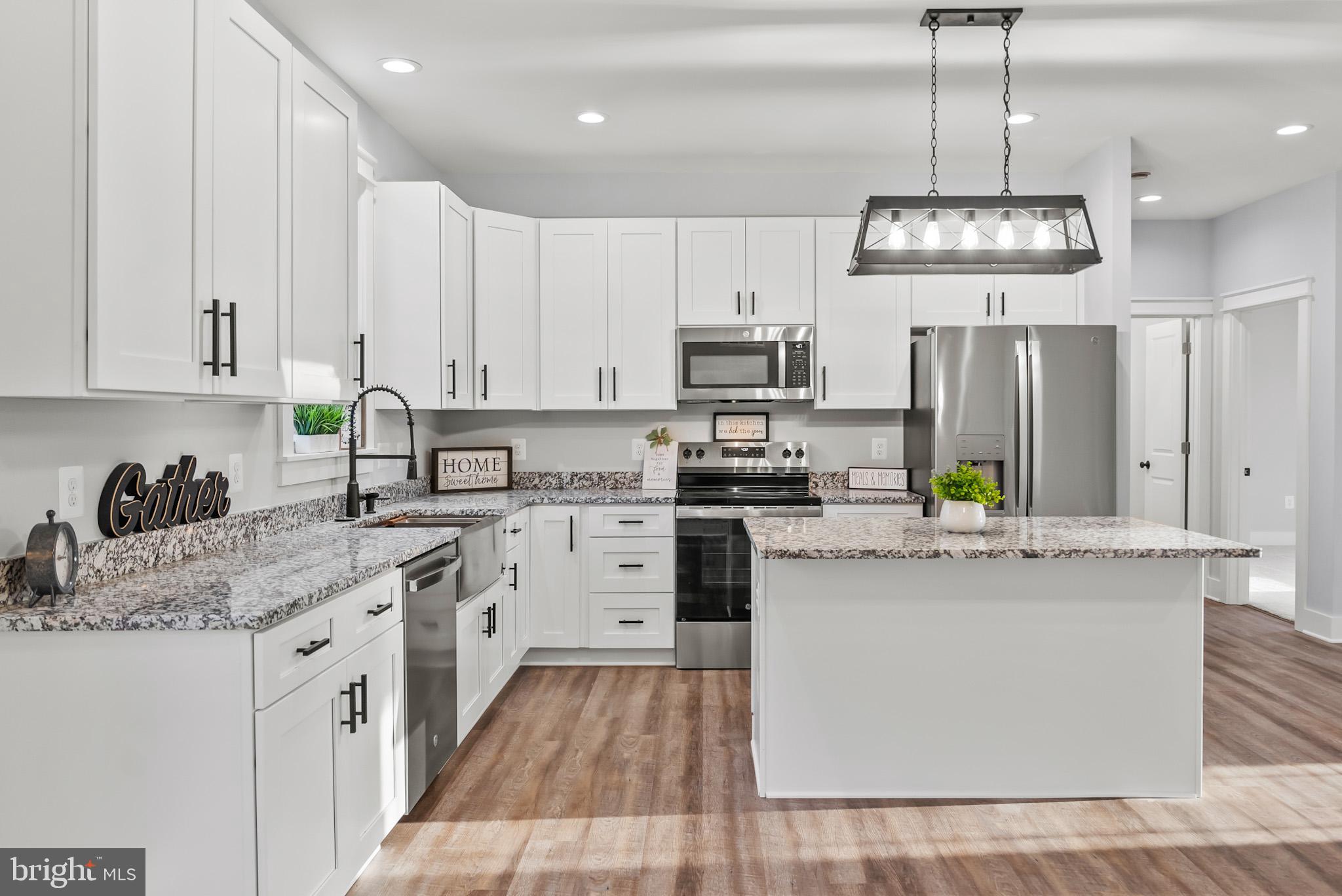 LAKE COUNTRY ESTATES - Residential