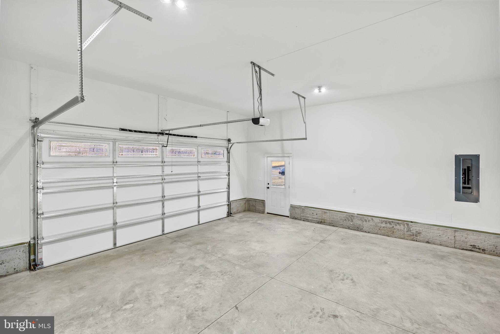 LAKE COUNTRY ESTATES - Residential