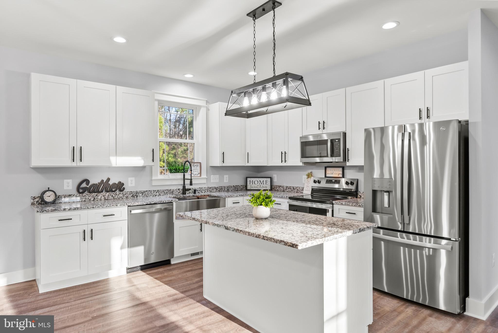 LAKE COUNTRY ESTATES - Residential