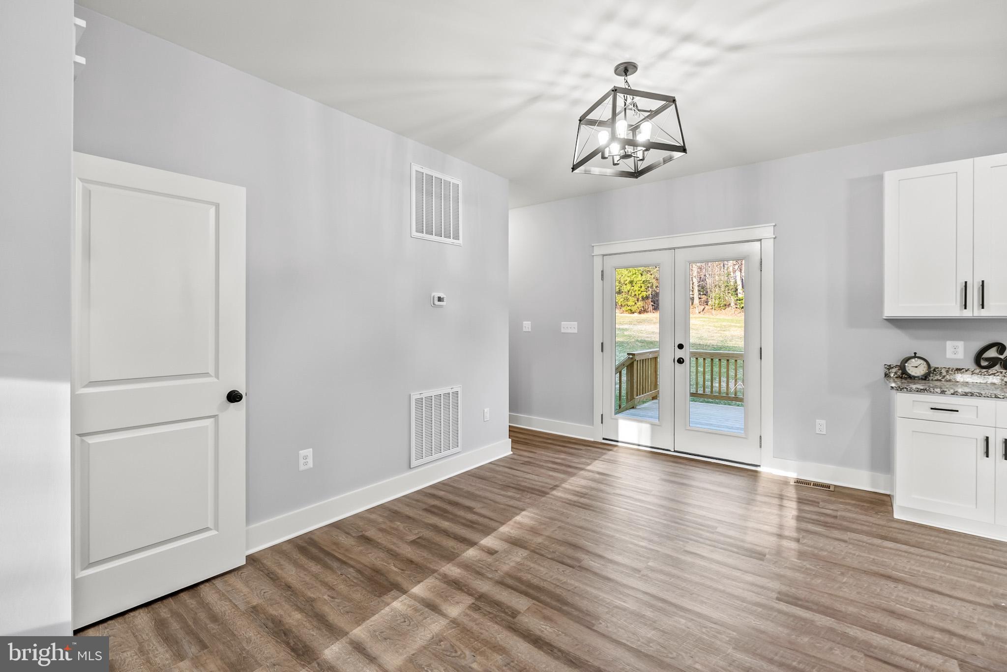 LAKE COUNTRY ESTATES - Residential