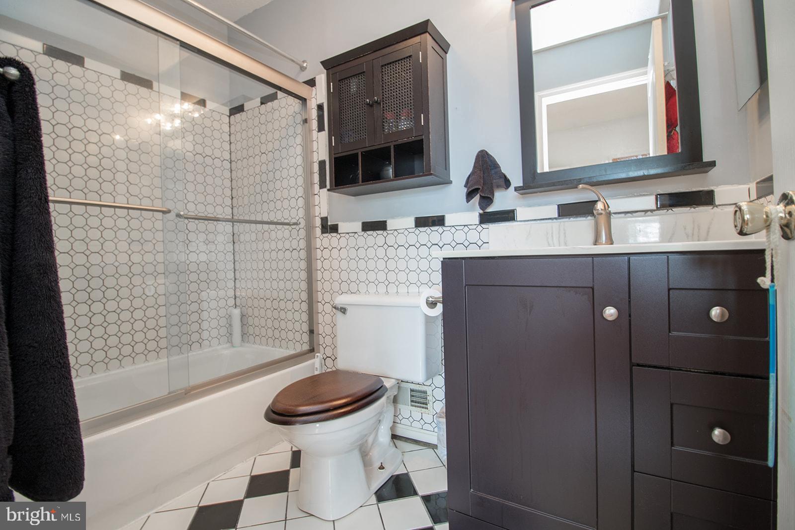 VILLAS ON WATERS EDGE - Residential