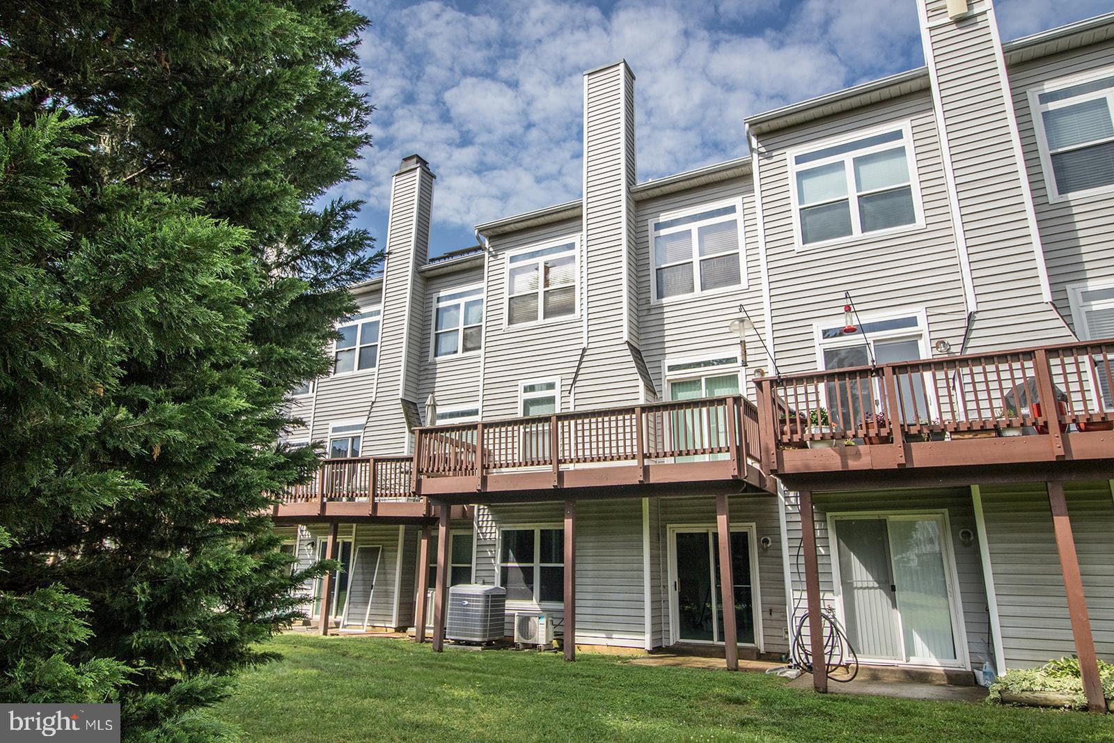 VILLAS ON WATERS EDGE - Residential