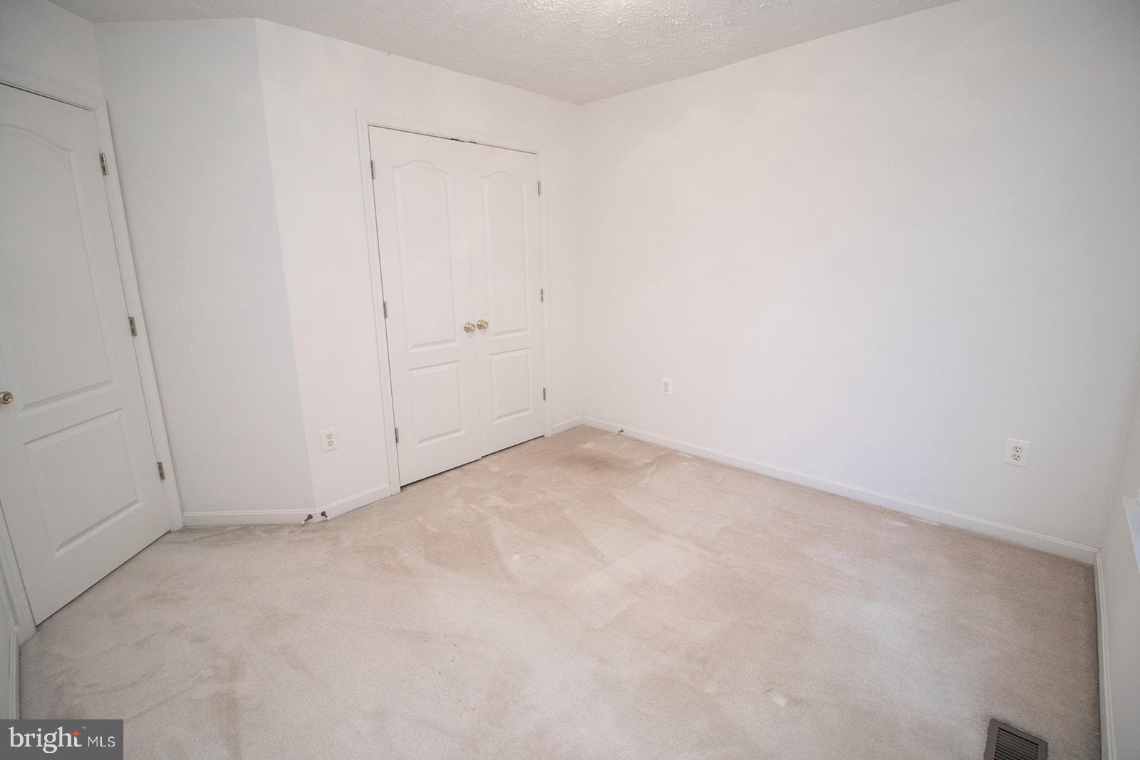 VILLAS ON WATERS EDGE - Residential