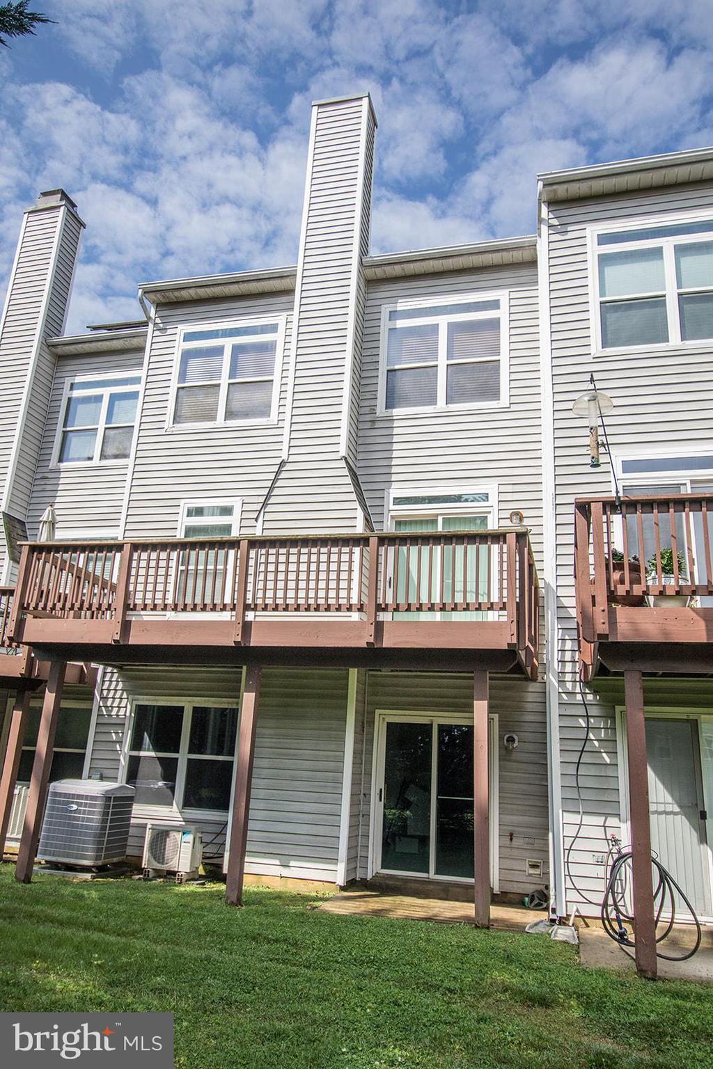 VILLAS ON WATERS EDGE - Residential